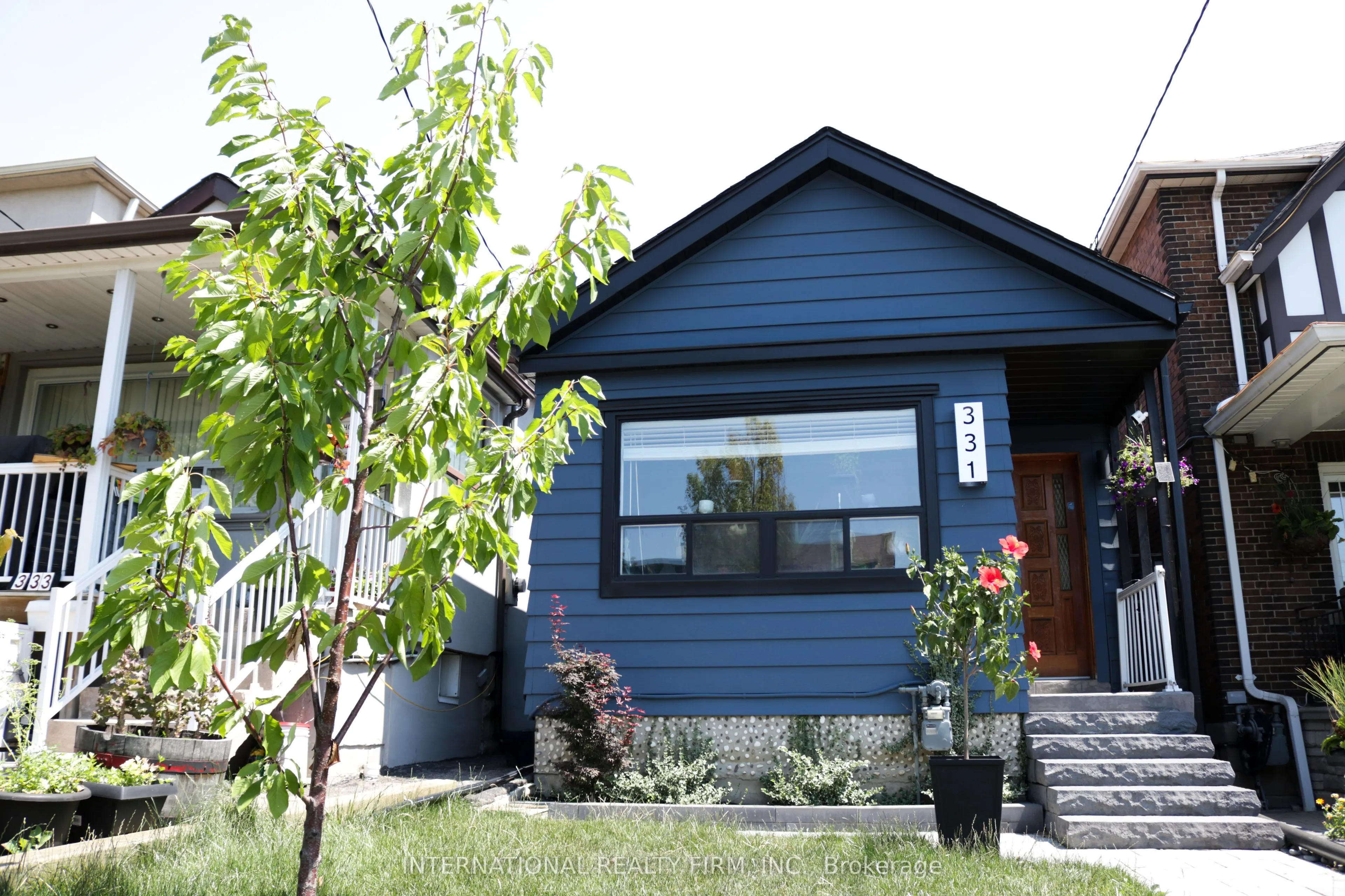 331 Mcroberts Avenue N