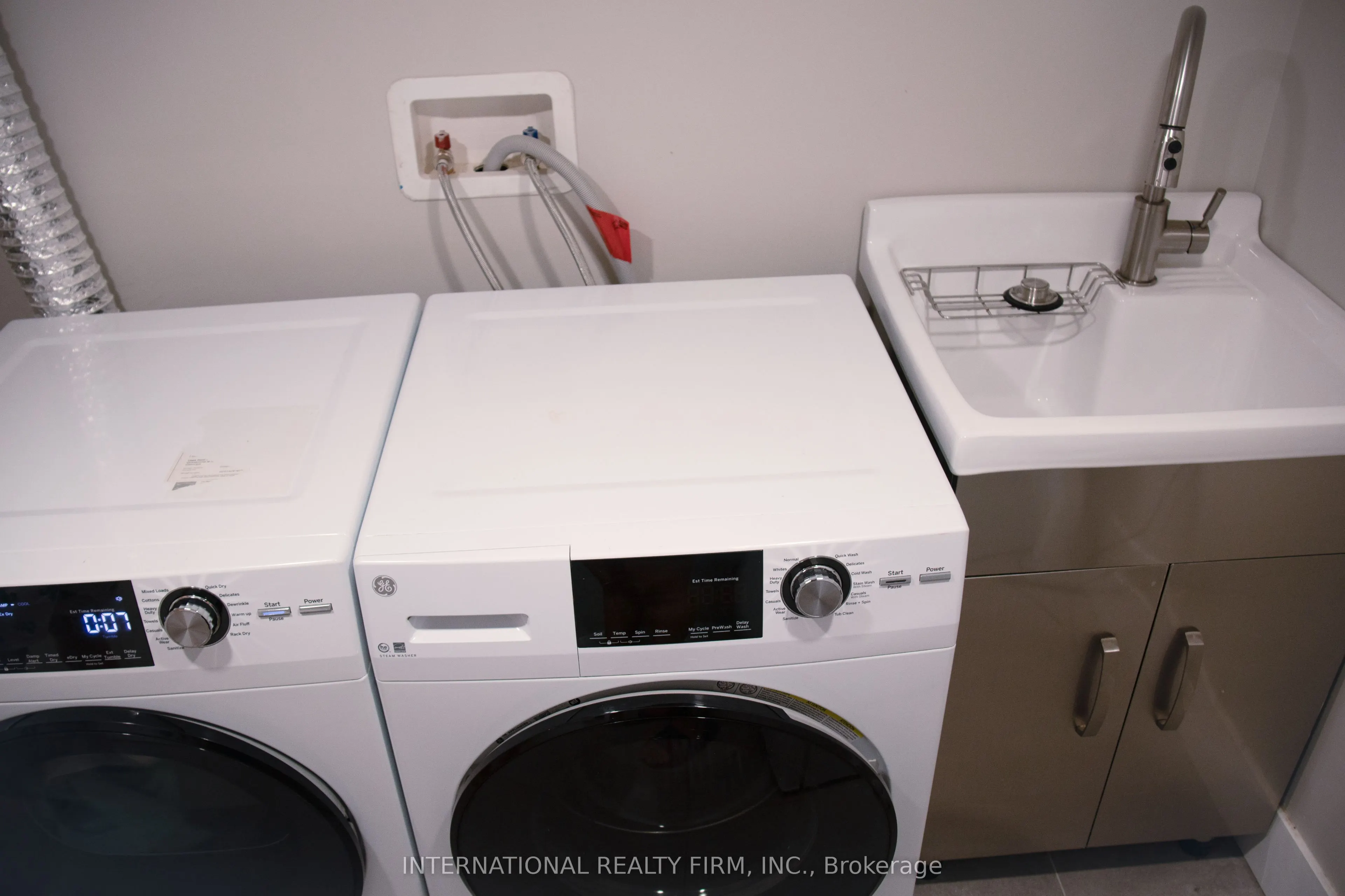 331 Mcroberts Avenue N