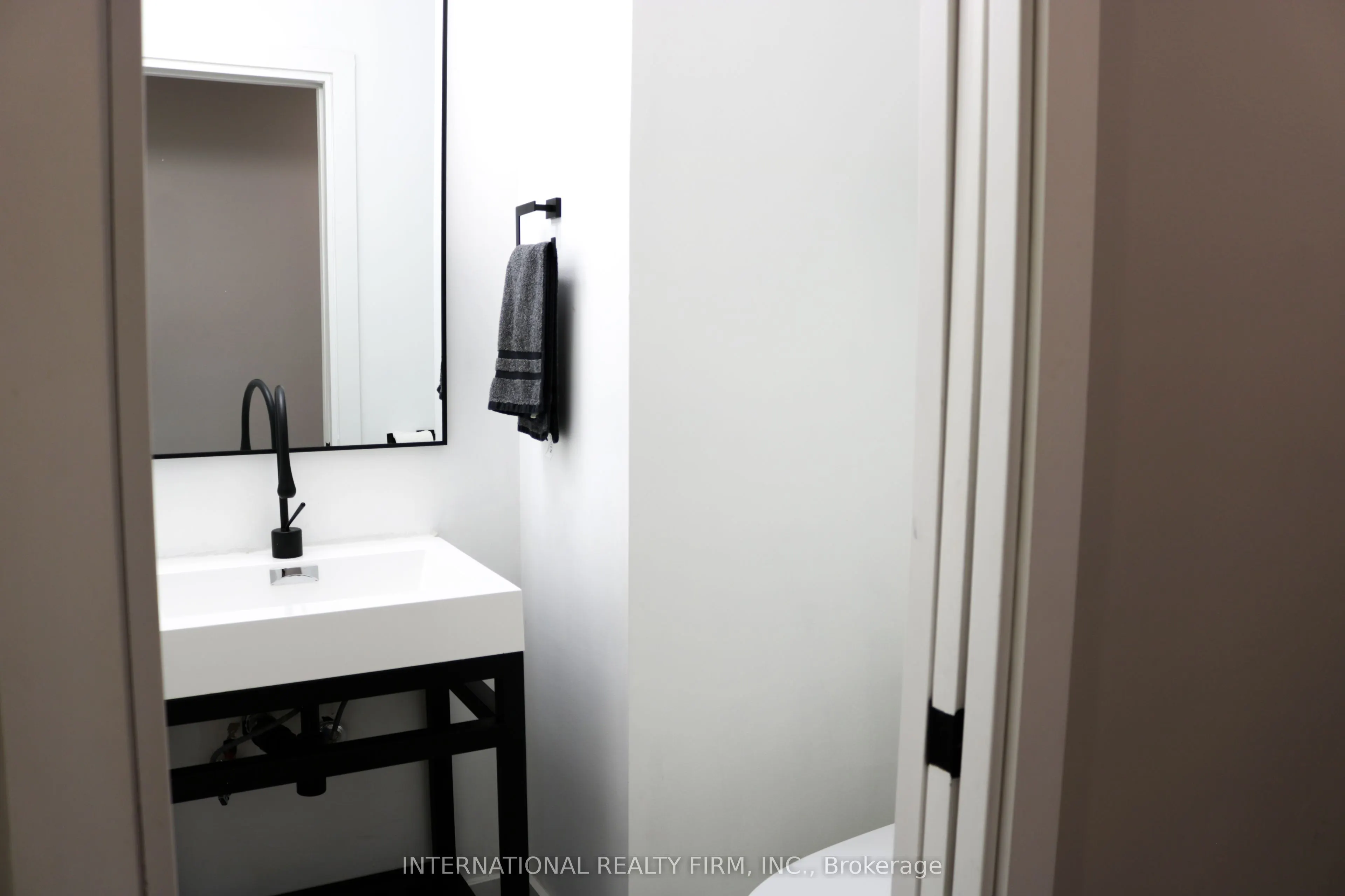 331 Mcroberts Avenue N