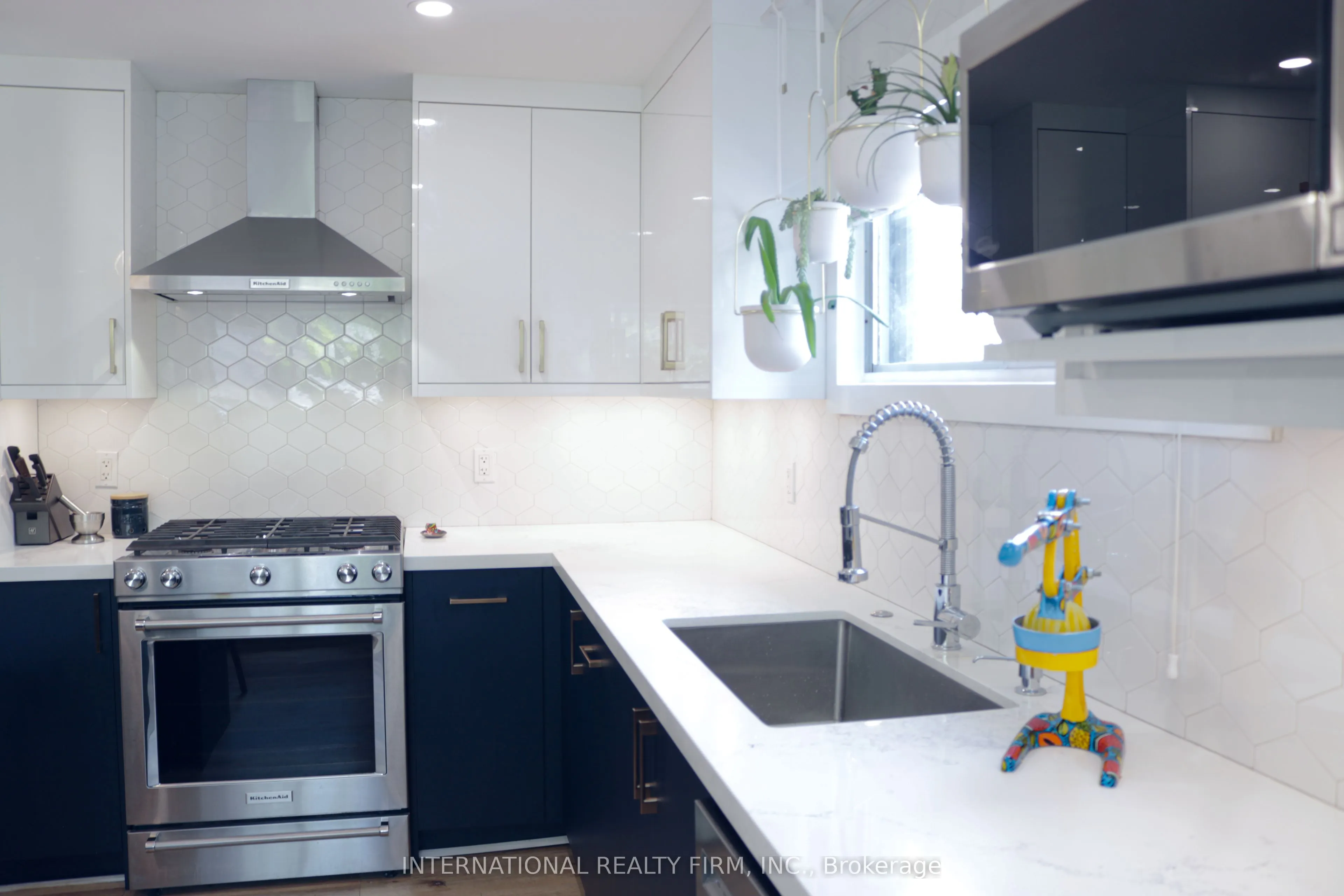 331 Mcroberts Avenue N