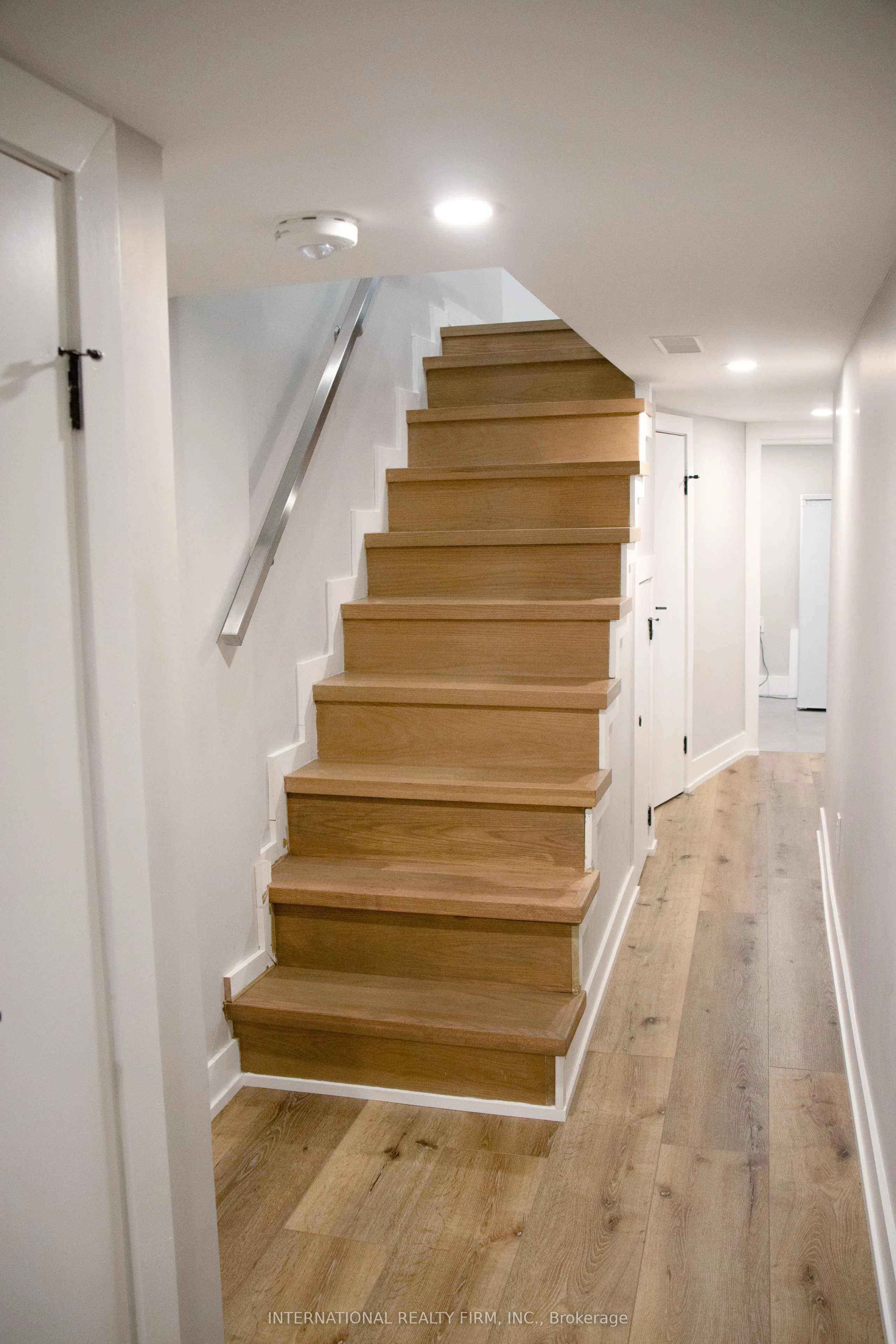 331 Mcroberts Avenue N