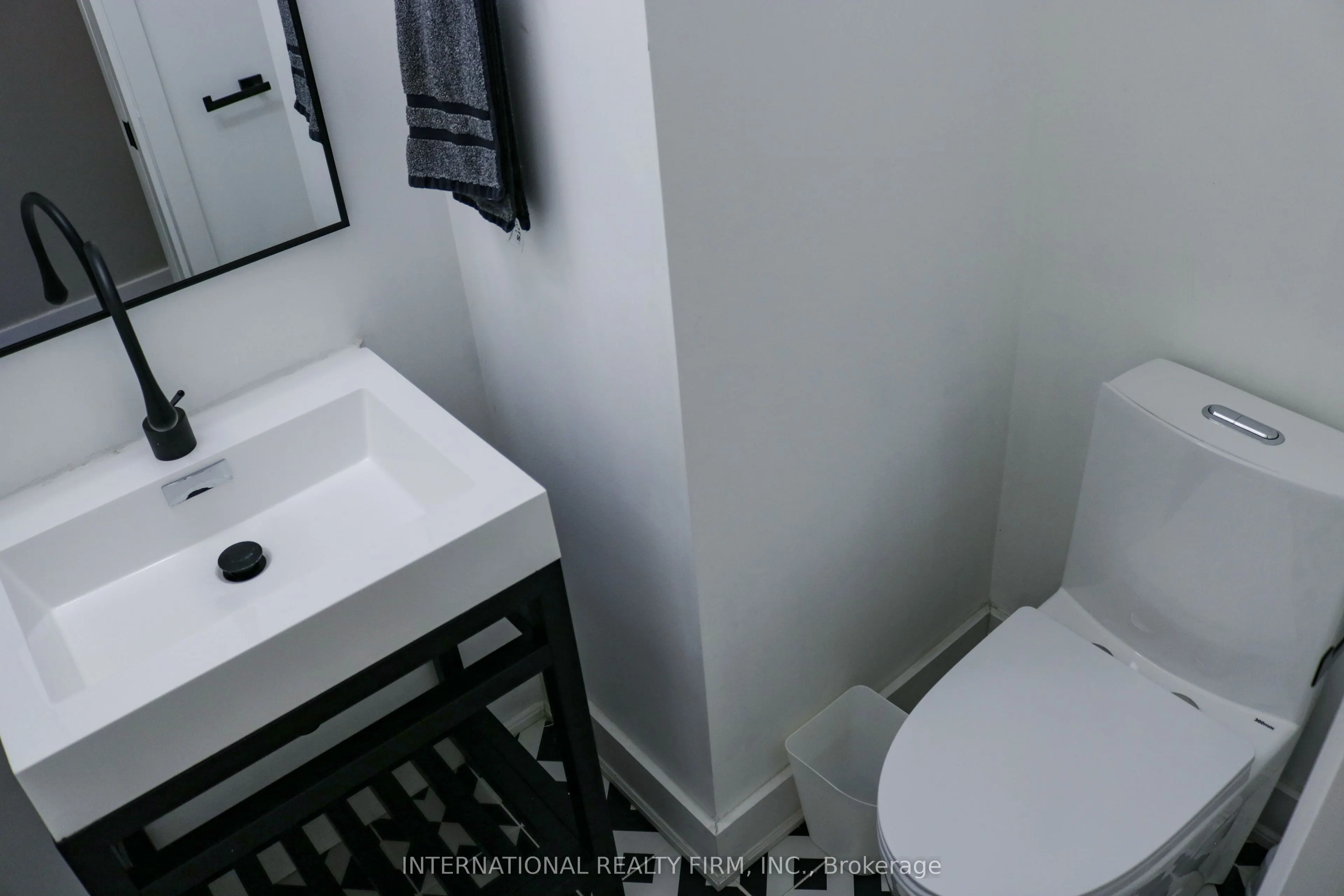 331 Mcroberts Avenue N