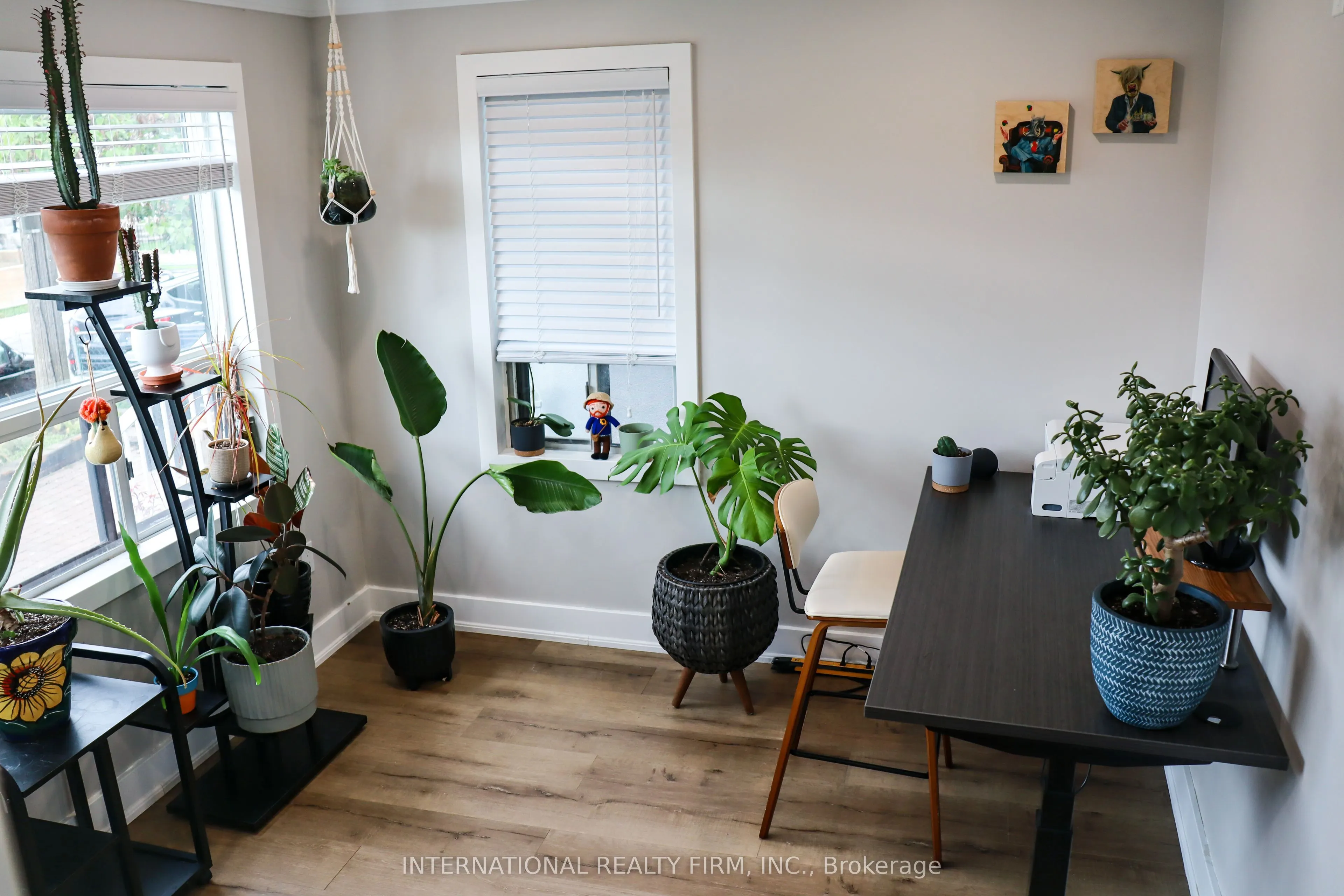 331 Mcroberts Avenue N