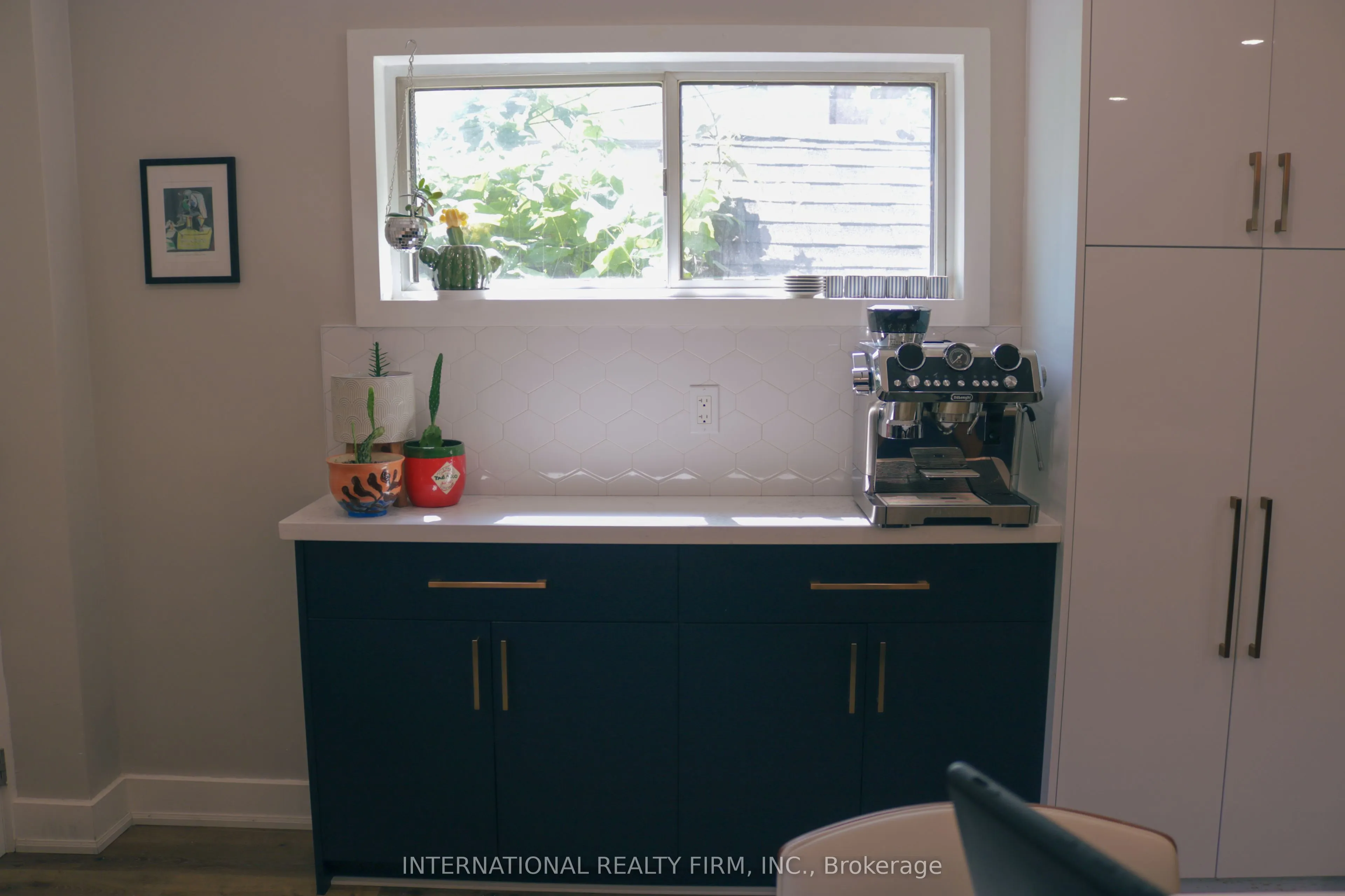 331 Mcroberts Avenue N