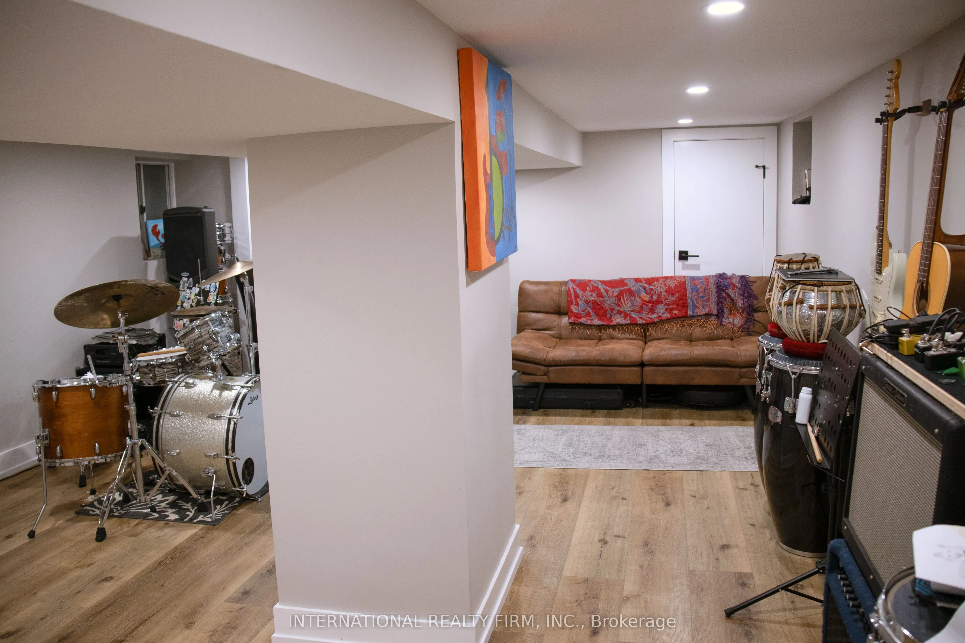 331 Mcroberts Avenue N