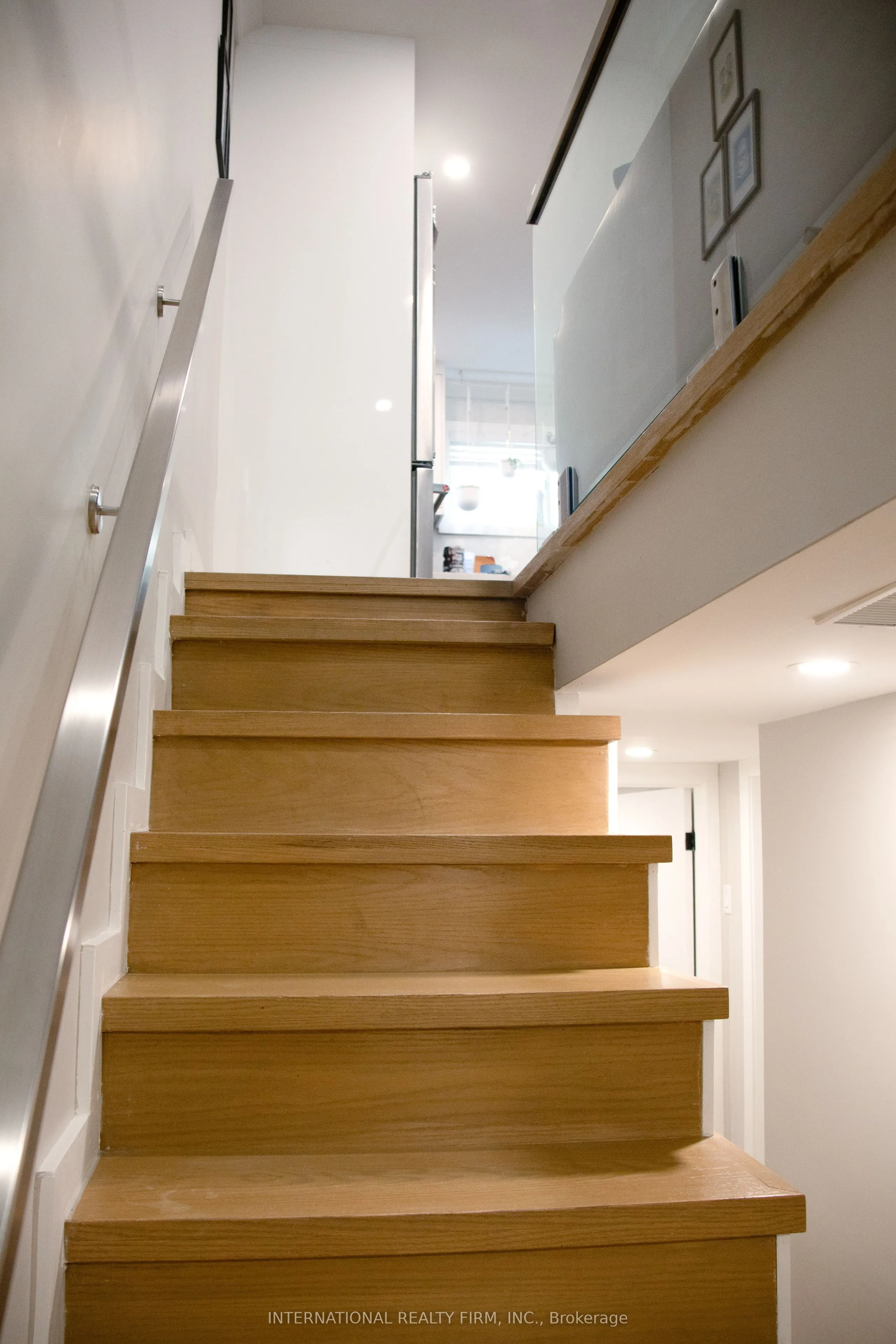 331 Mcroberts Avenue N