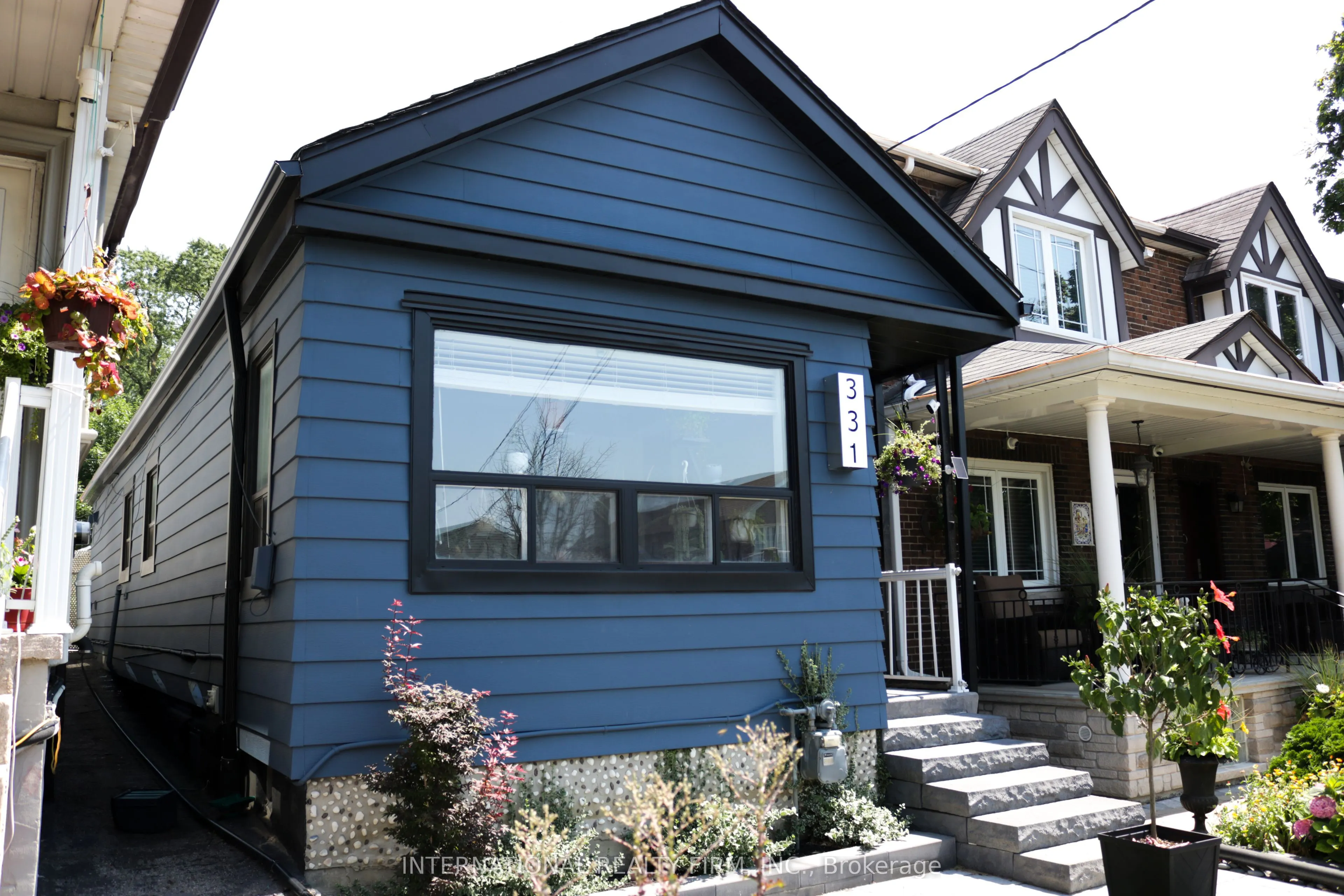 331 Mcroberts Avenue N