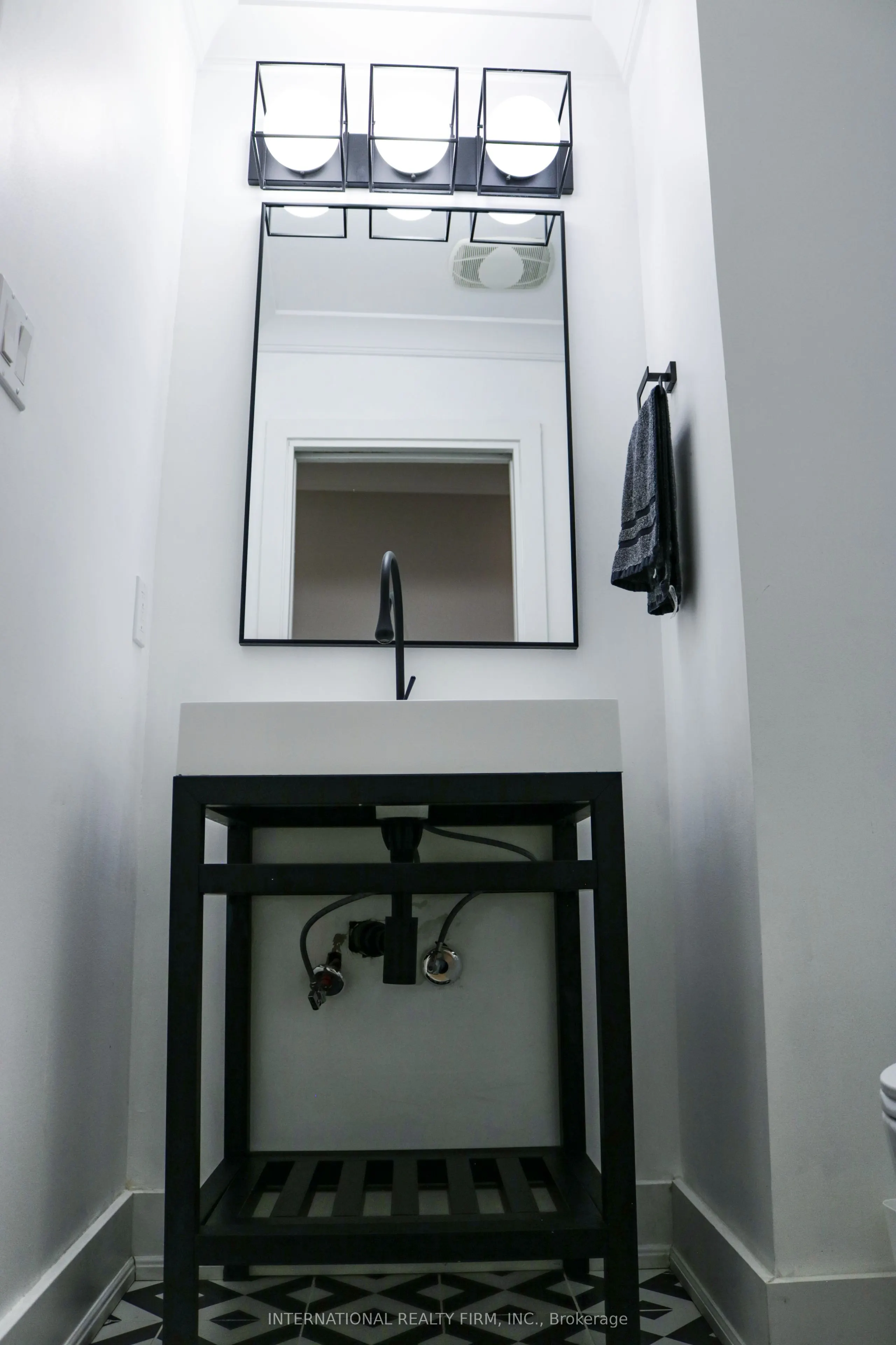 331 Mcroberts Avenue N