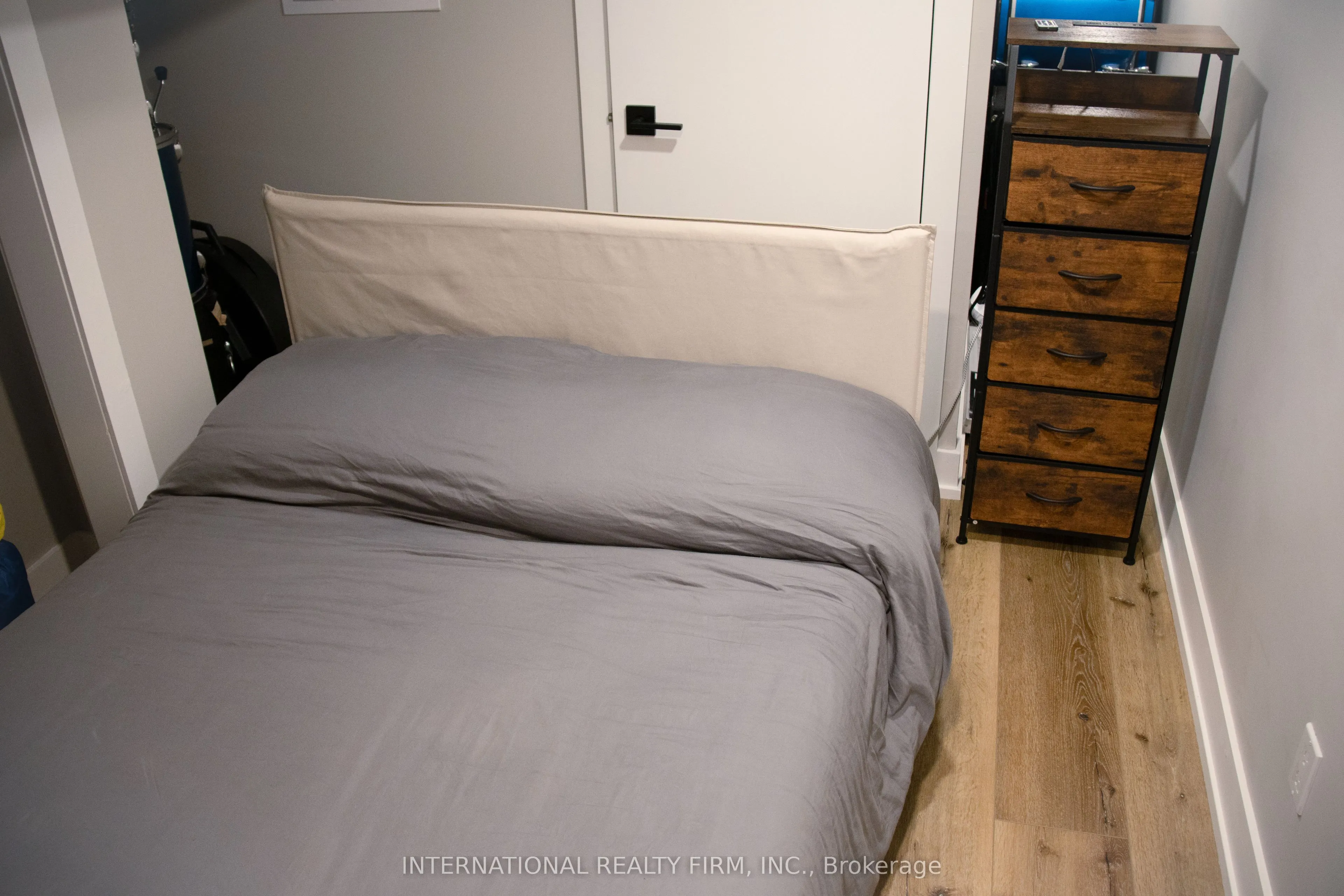 331 Mcroberts Avenue N