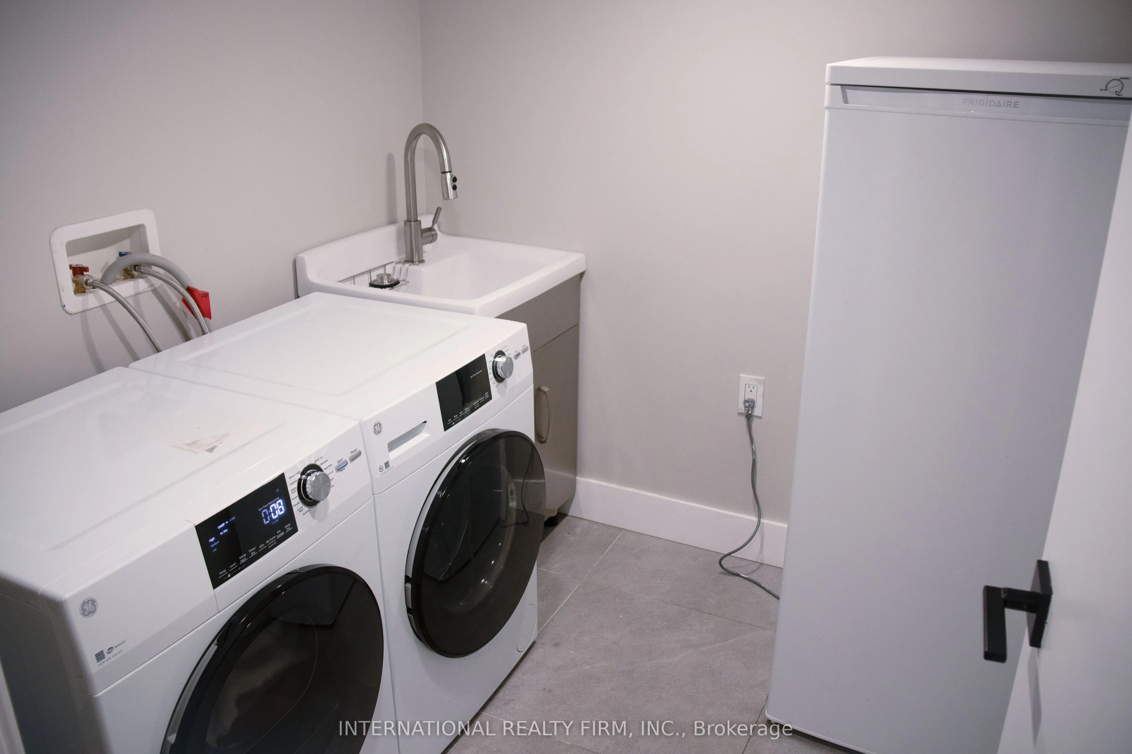 331 Mcroberts Avenue N