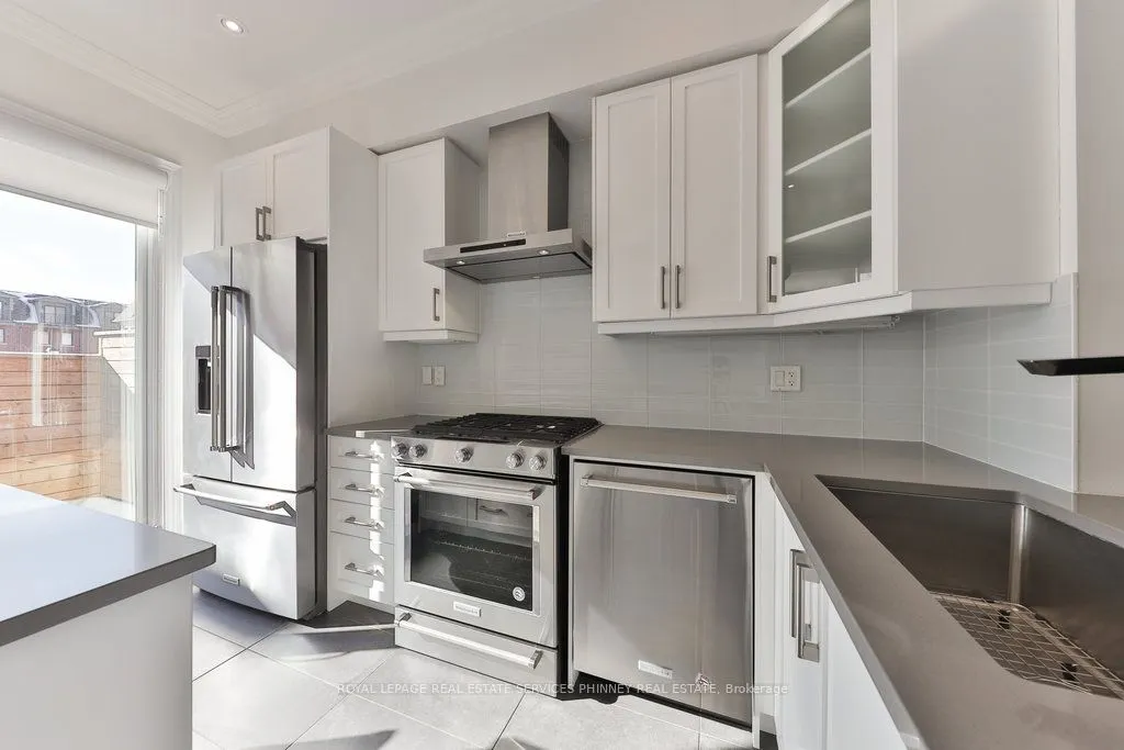 2160 Trafalgar Road W, #10