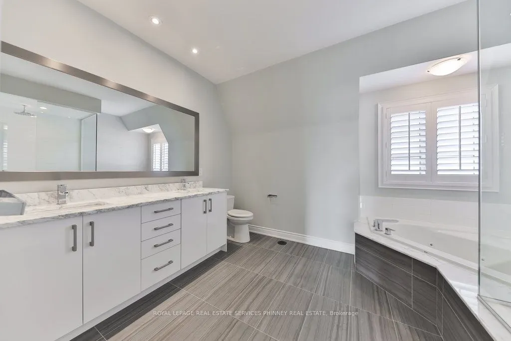 2160 Trafalgar Road W, #10