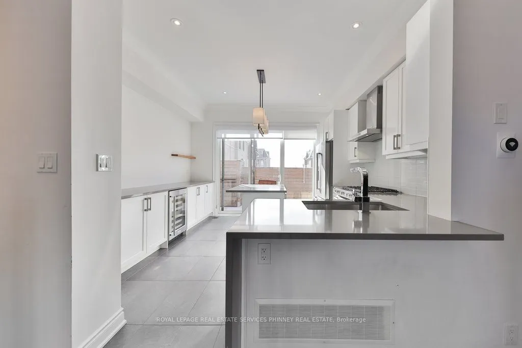 2160 Trafalgar Road W, #10