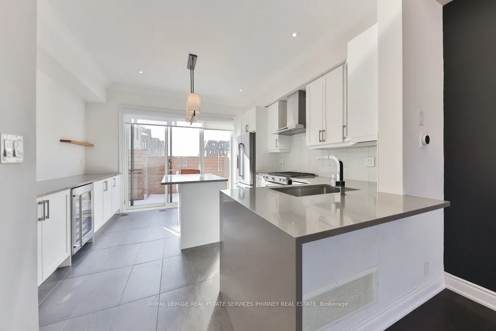 2160 Trafalgar Road W, #10