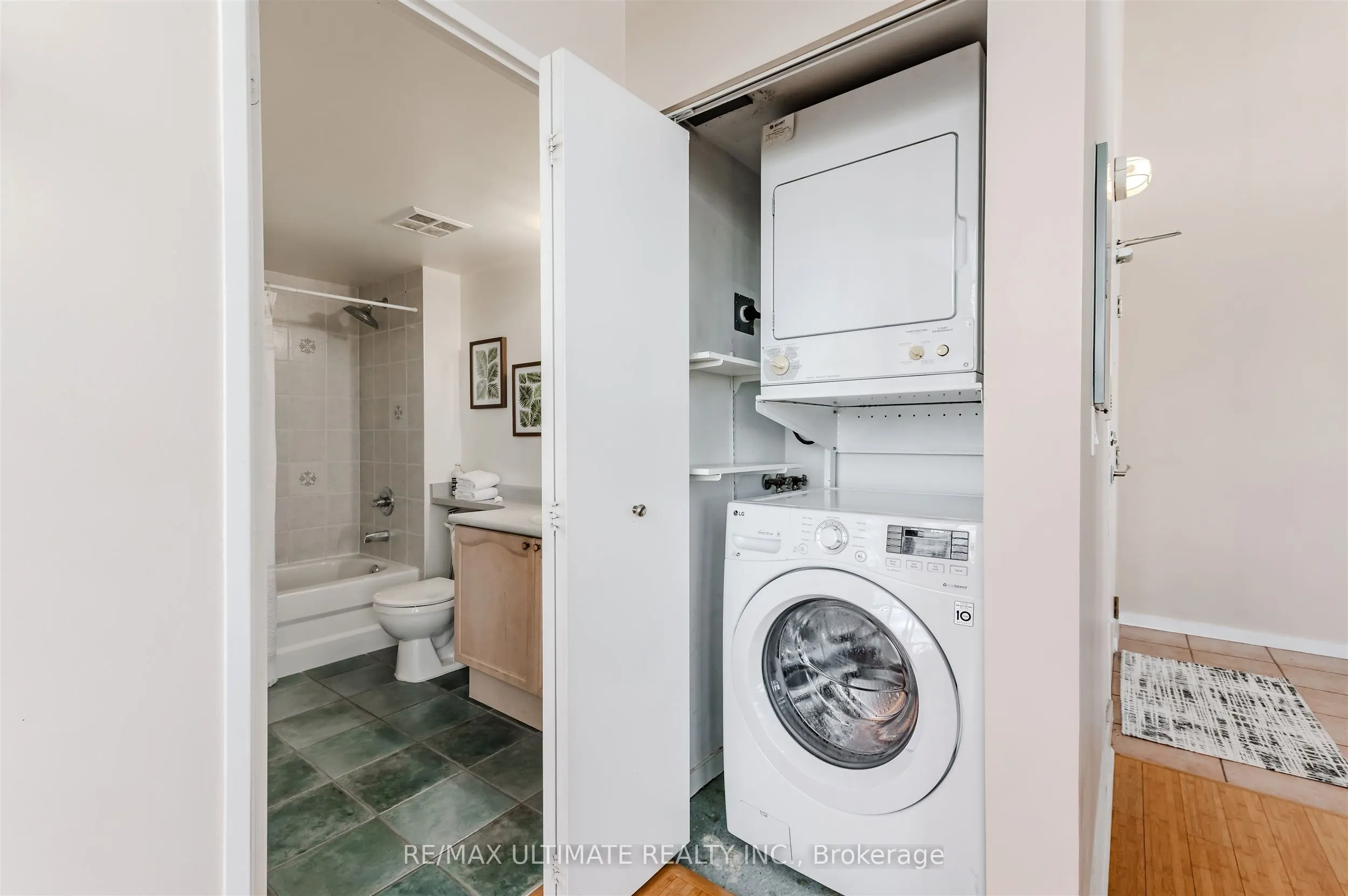 300 Manitoba Street, #301