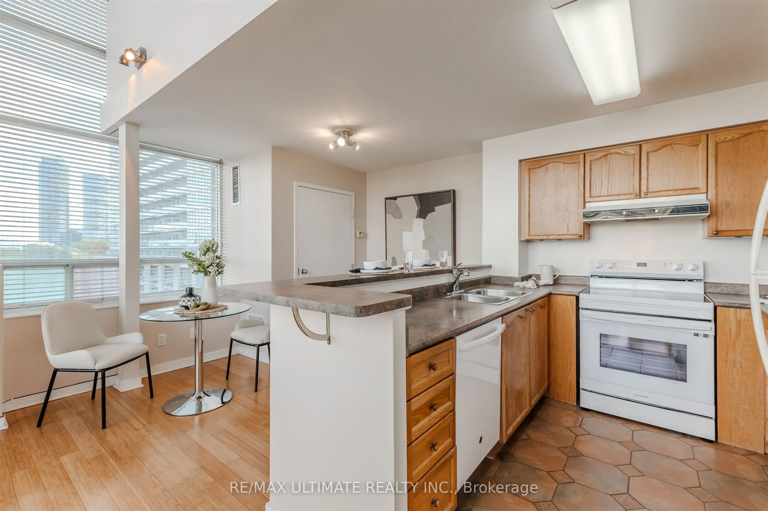 300 Manitoba Street, #301