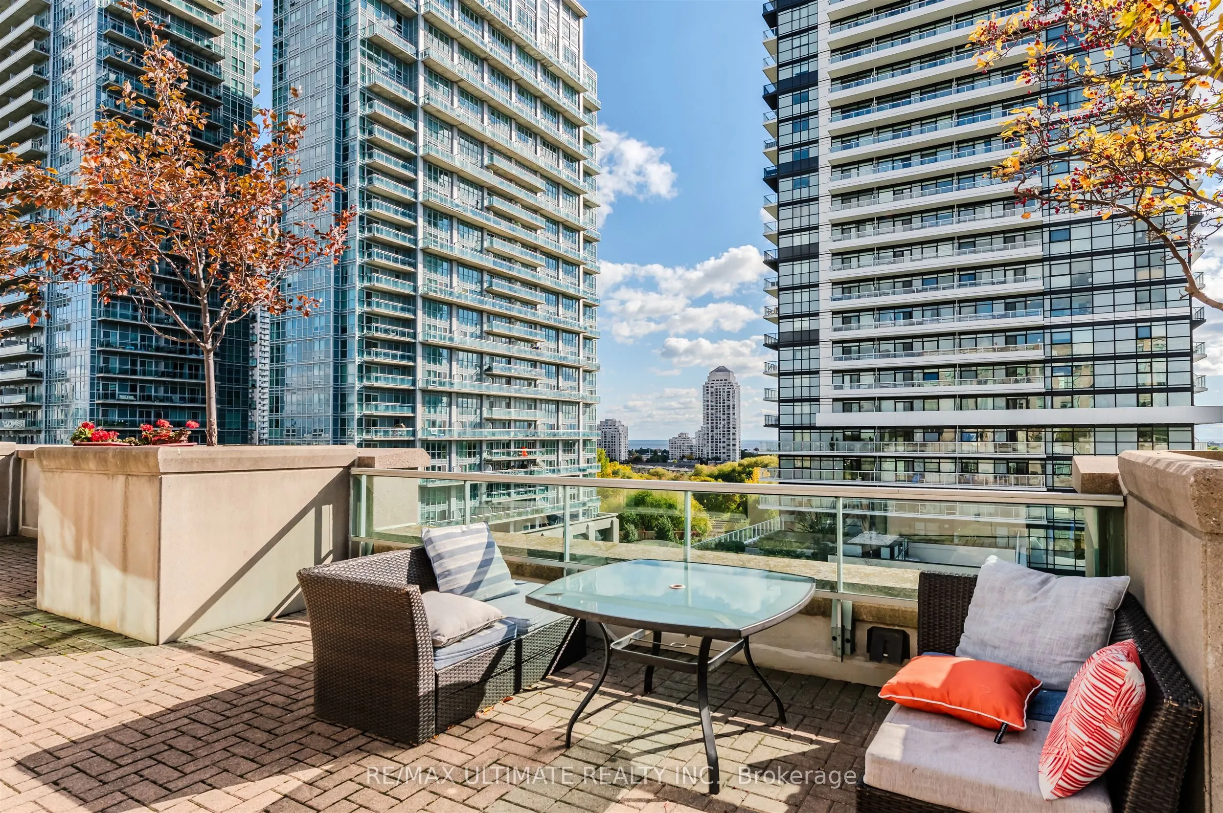 300 Manitoba Street, #301