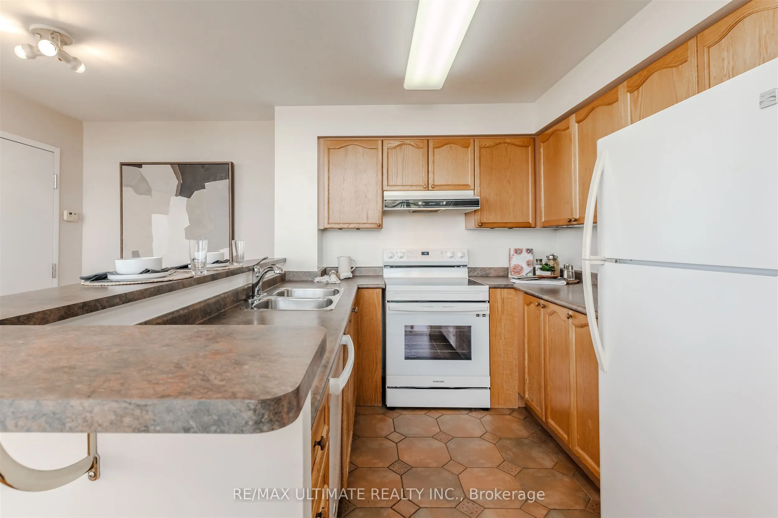 300 Manitoba Street, #301