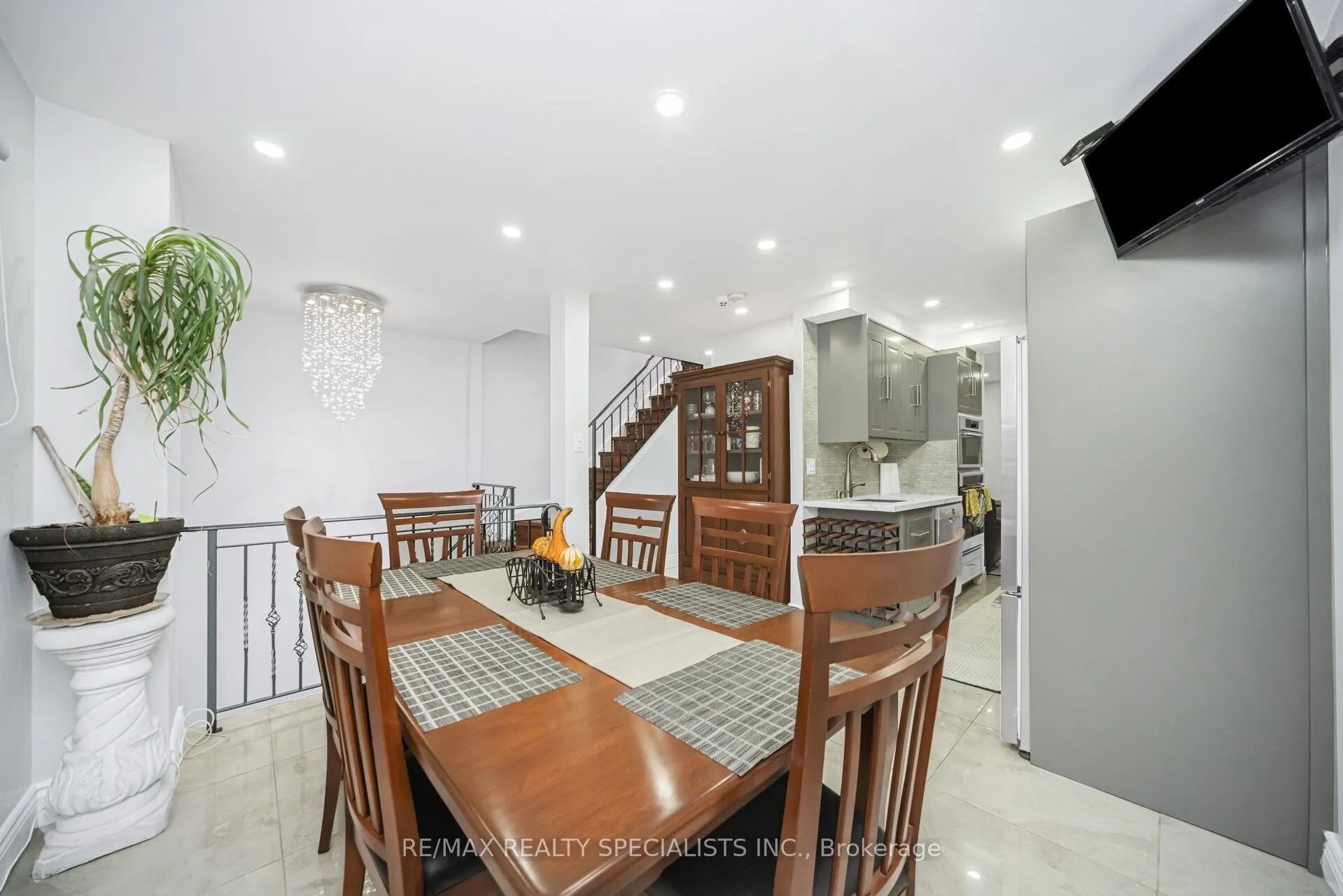 22 Carleton Place, #22