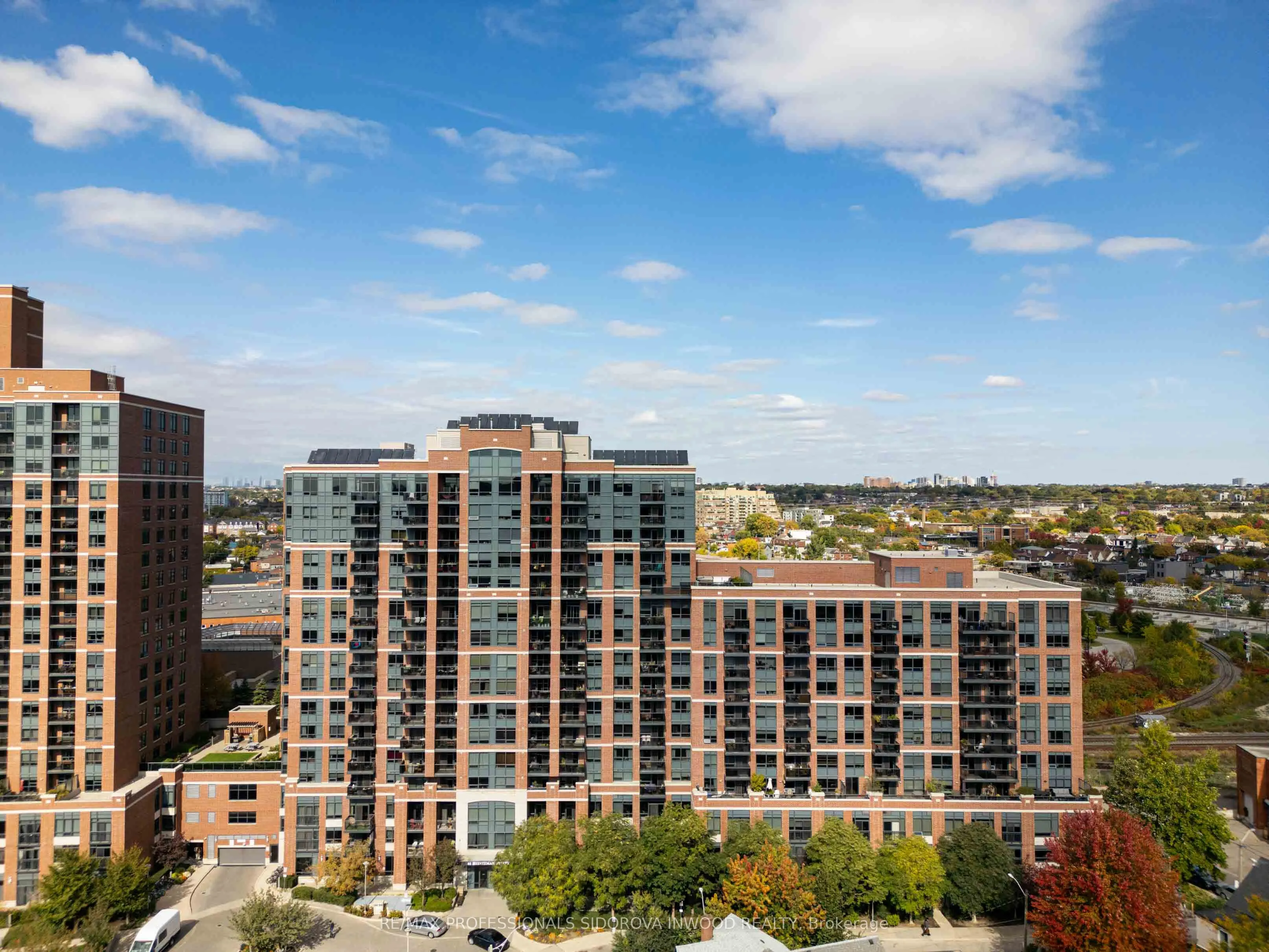 61 Heintzman Street, #107