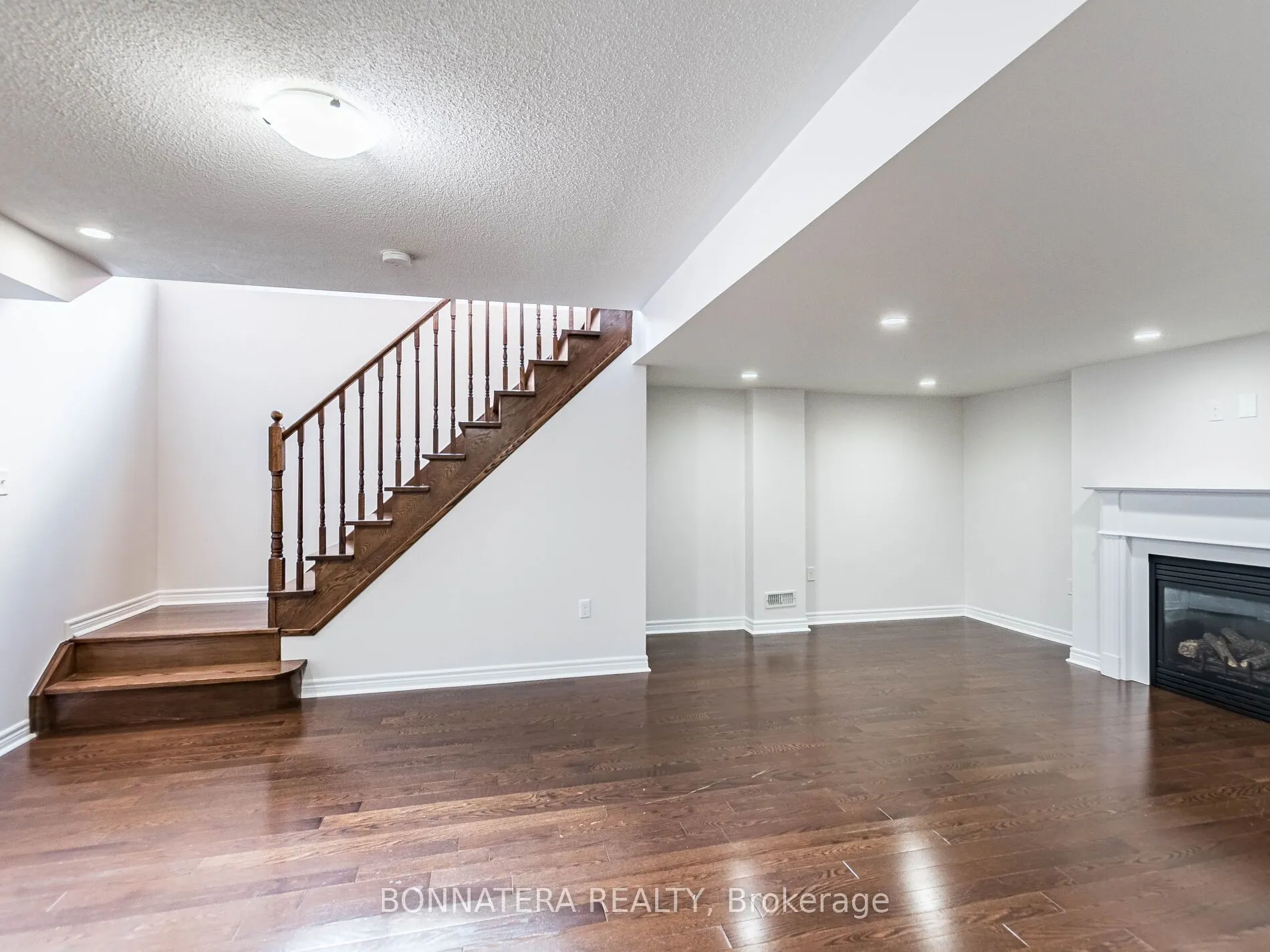 3275 Stalybridge Drive, #19