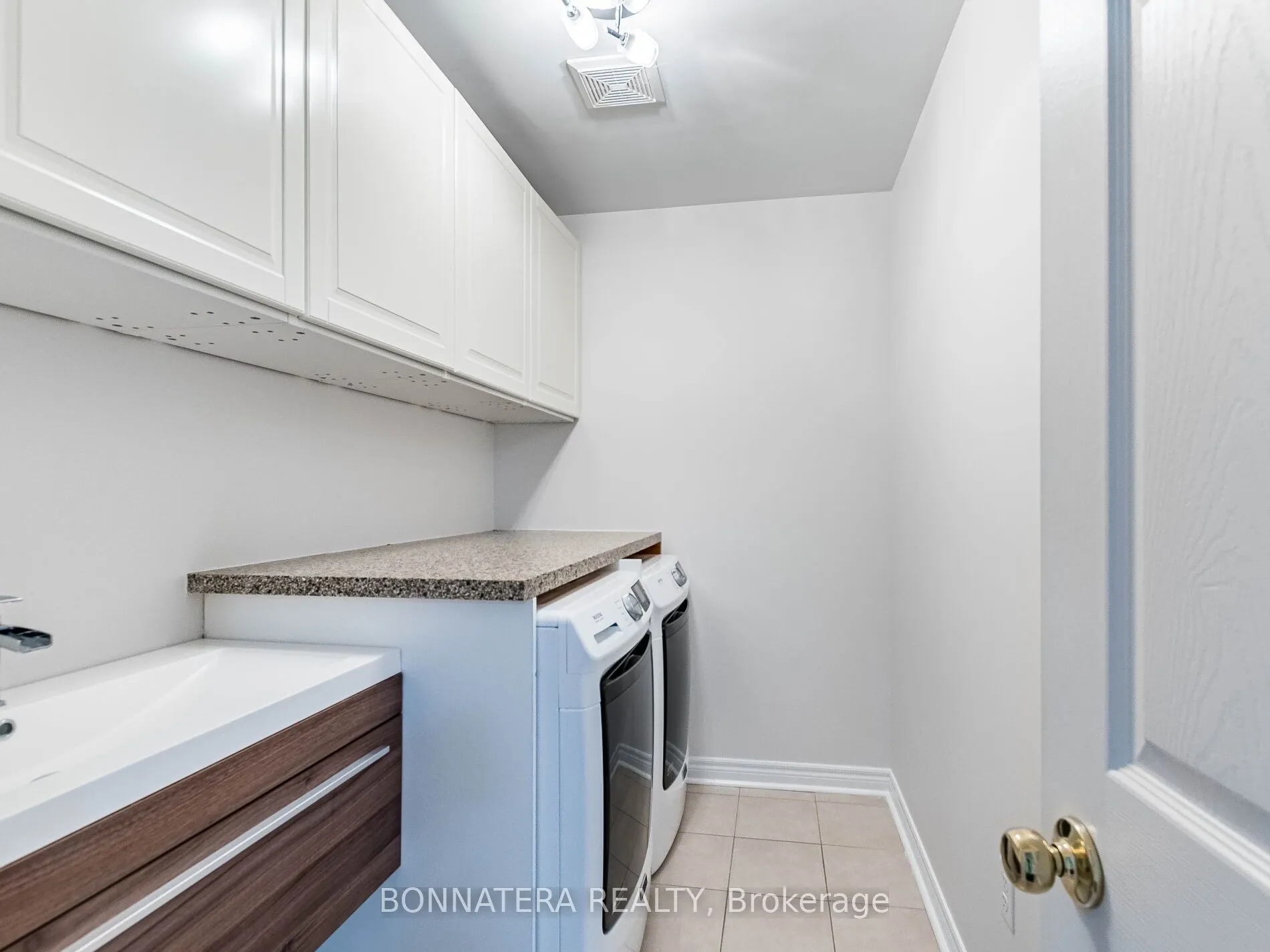 3275 Stalybridge Drive, #19