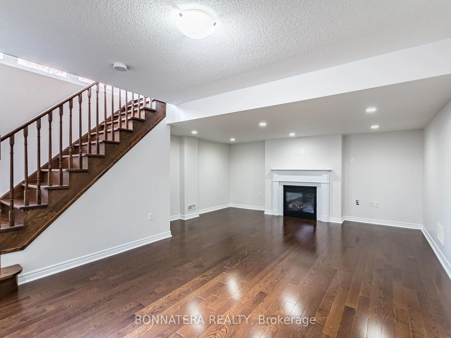 3275 Stalybridge Drive, #19