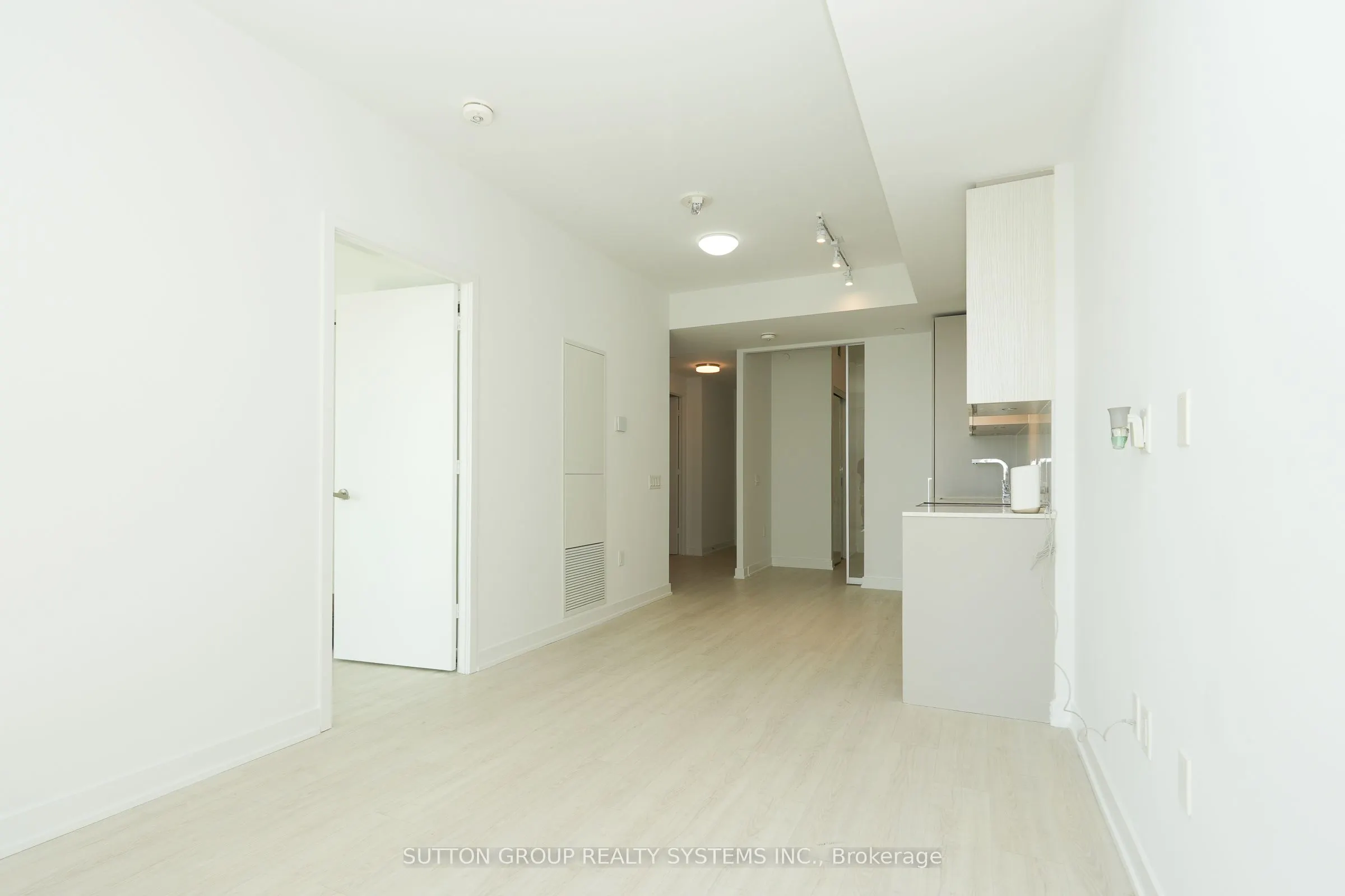 3883 Quartz Road, #520