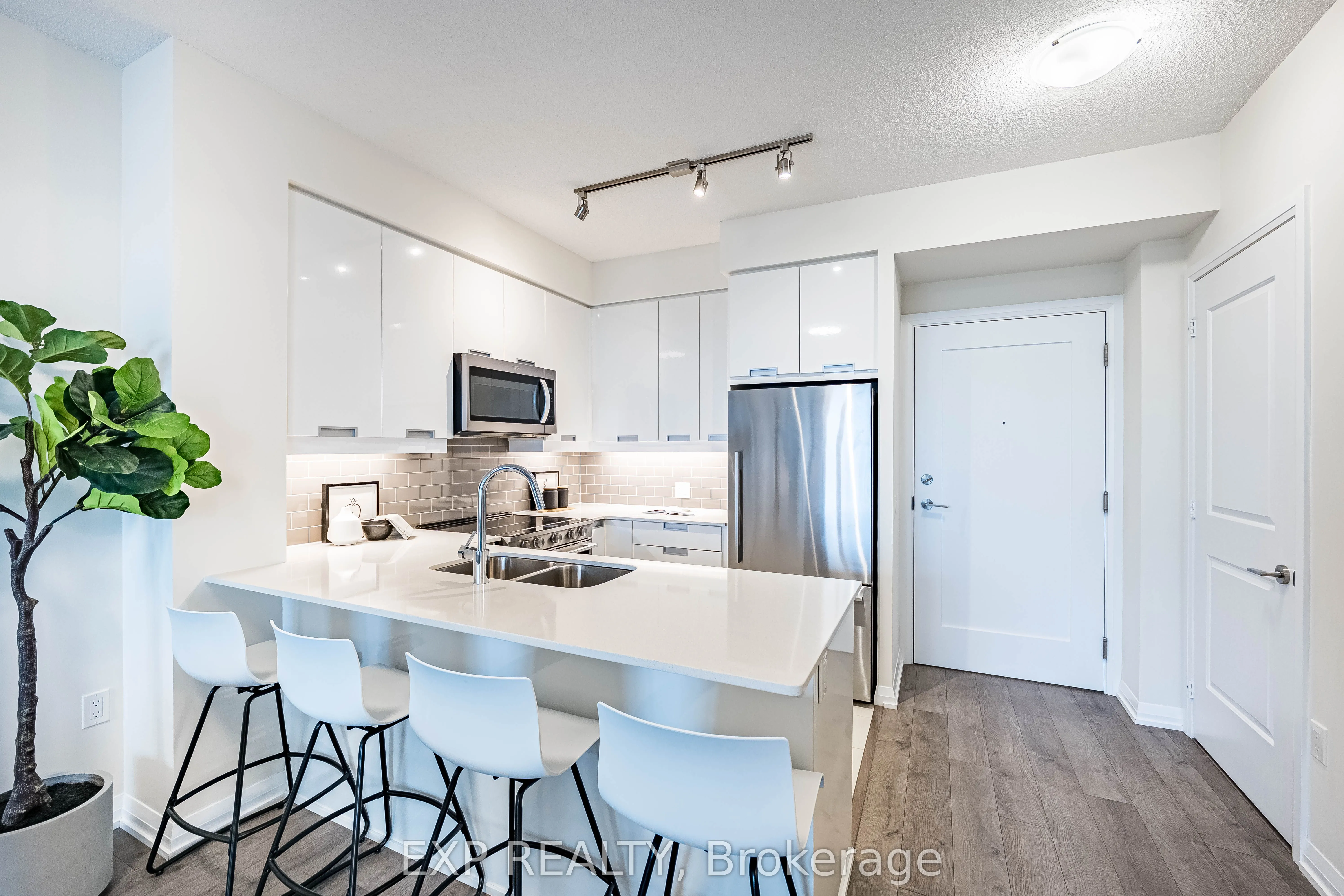 65 Watergarden Drive, #605