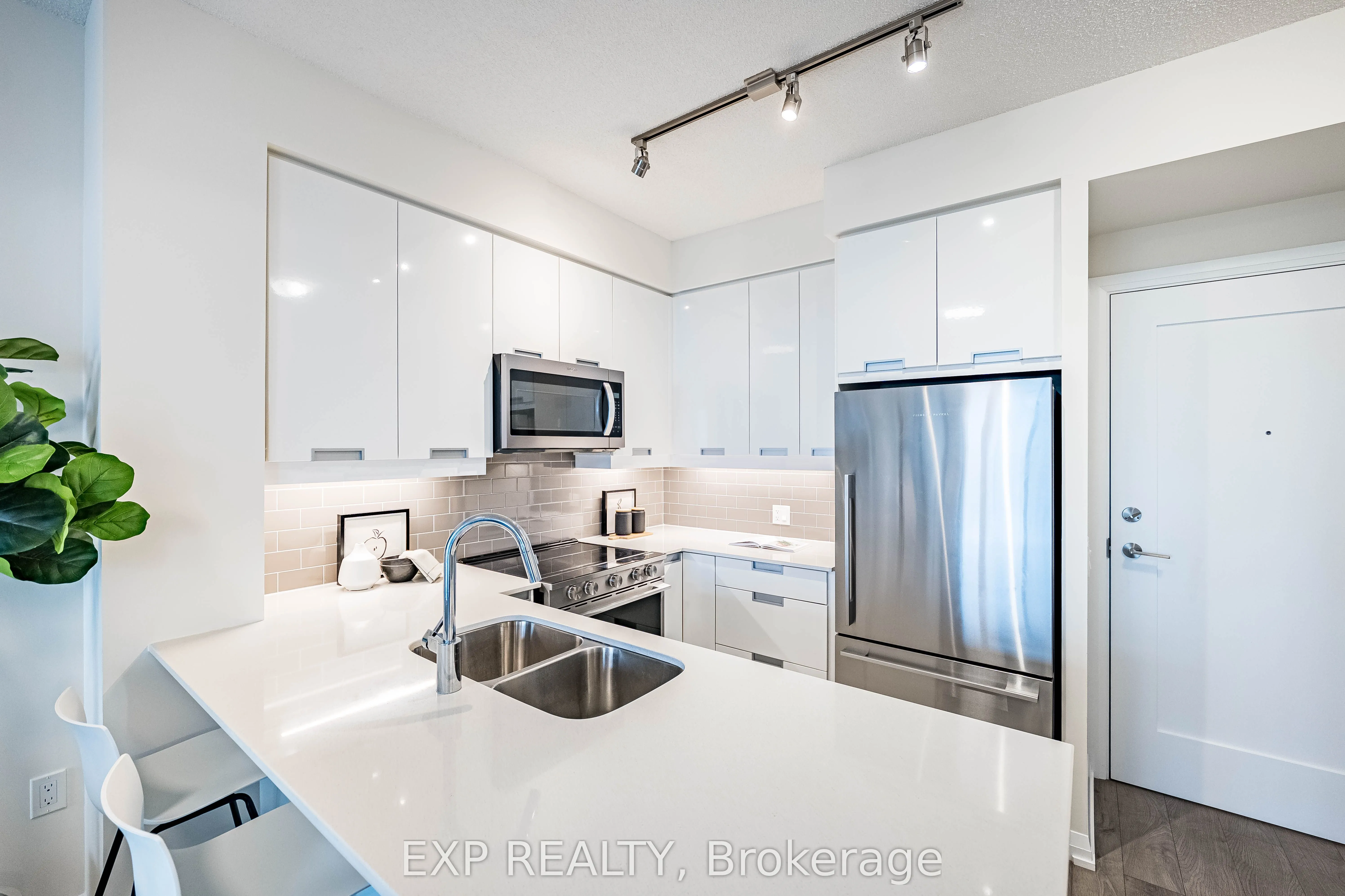 65 Watergarden Drive, #605