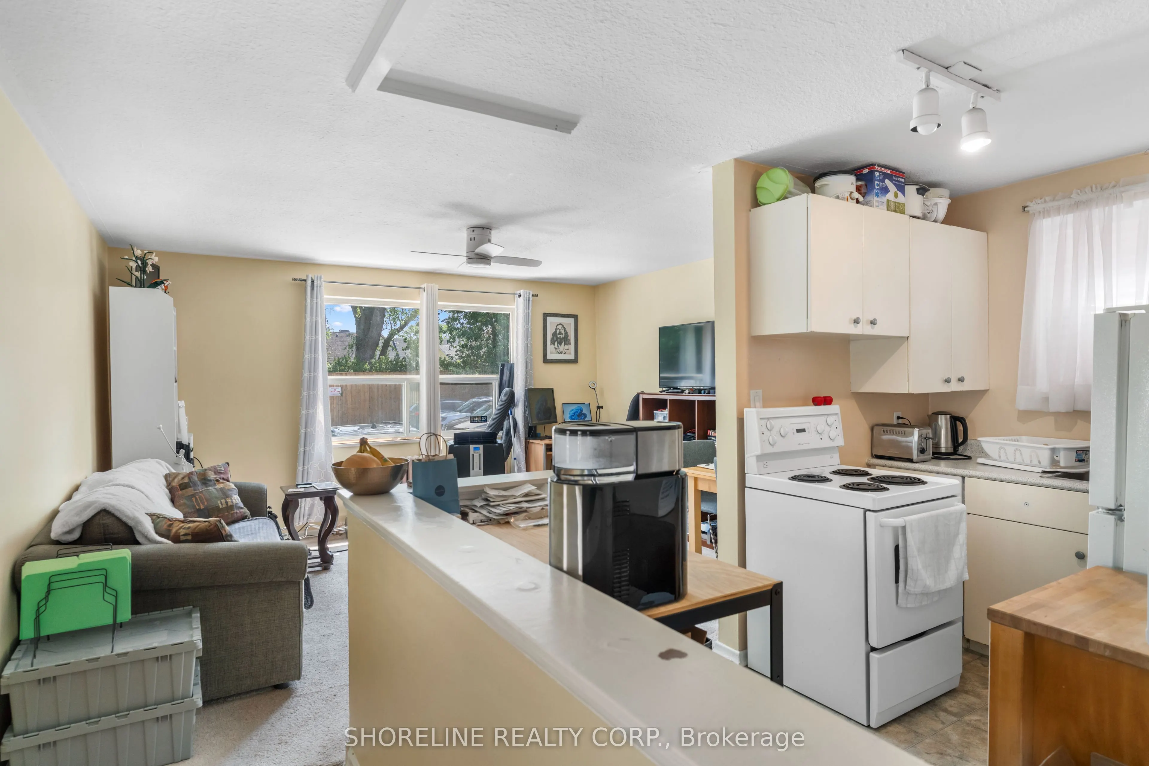 213 Lakeshore Road E, #1