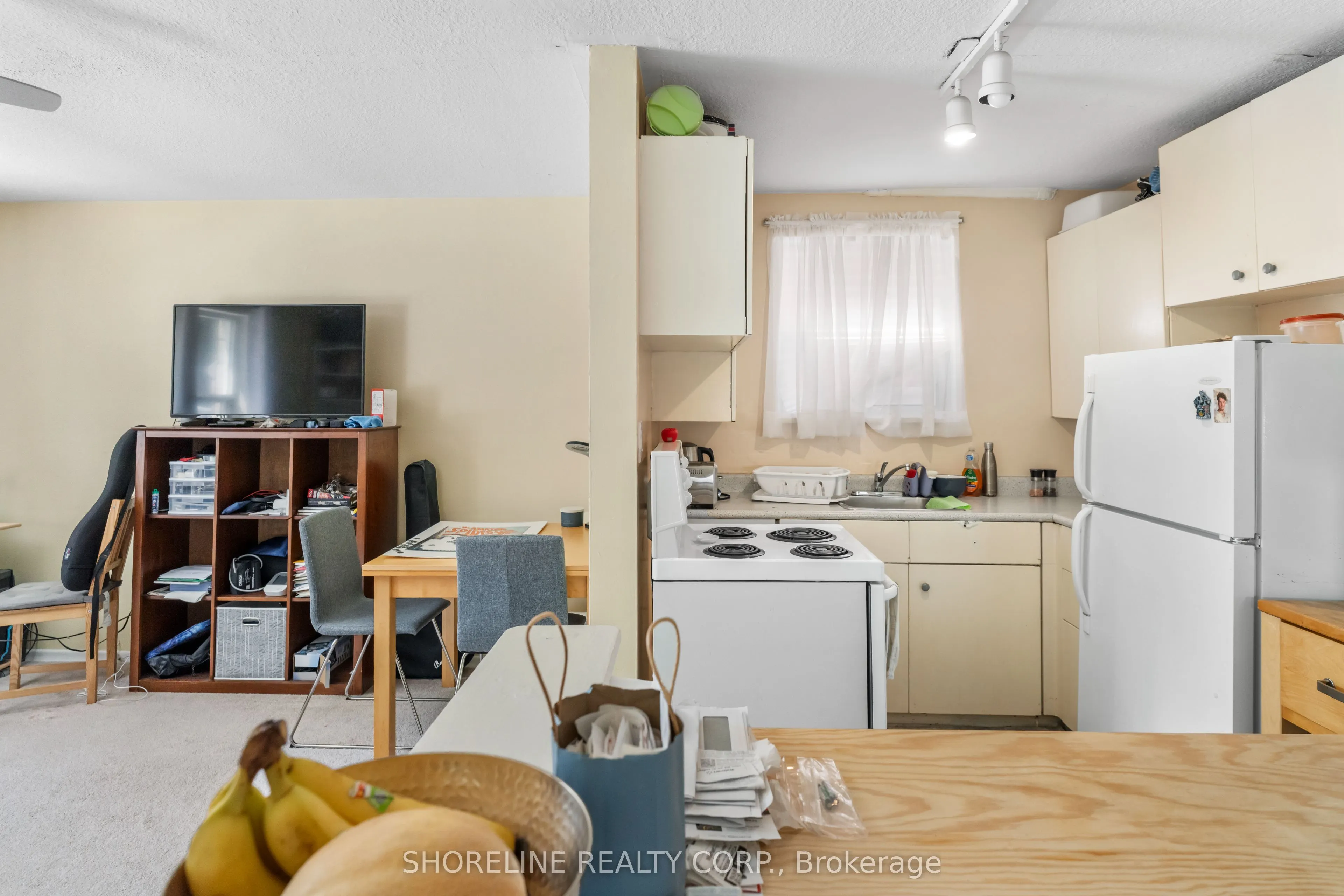 213 Lakeshore Road E, #1