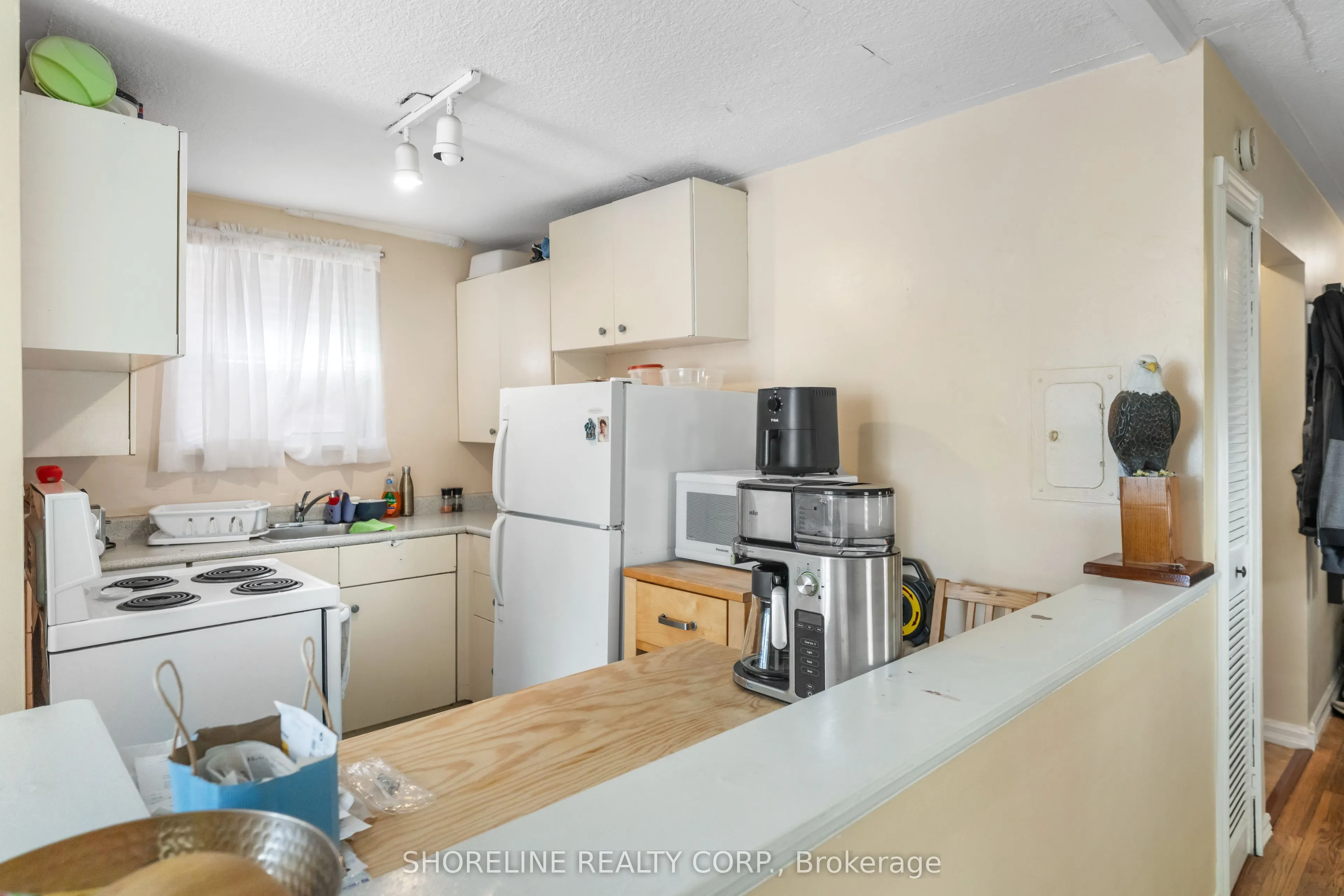 213 Lakeshore Road E, #1