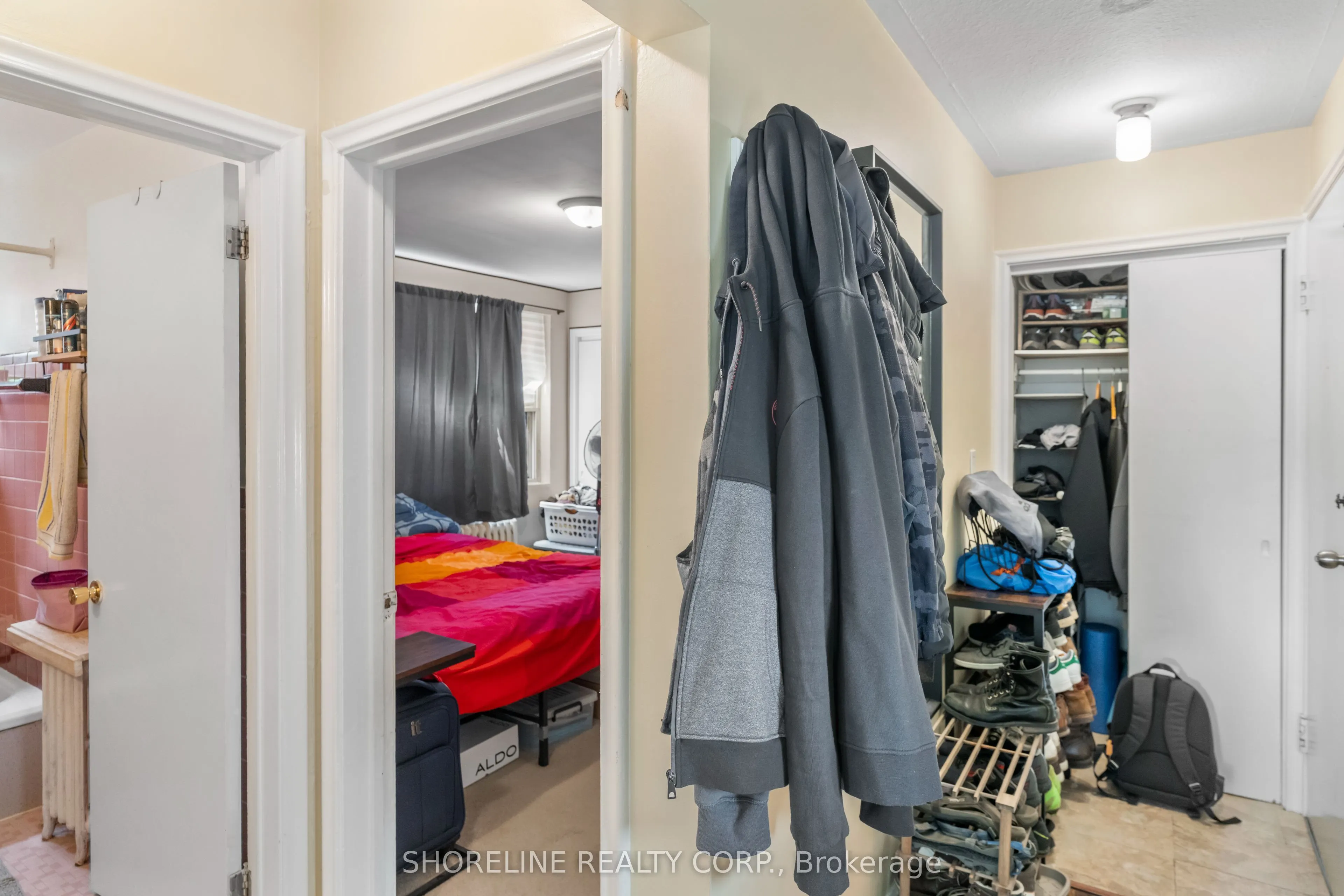 213 Lakeshore Road E, #1