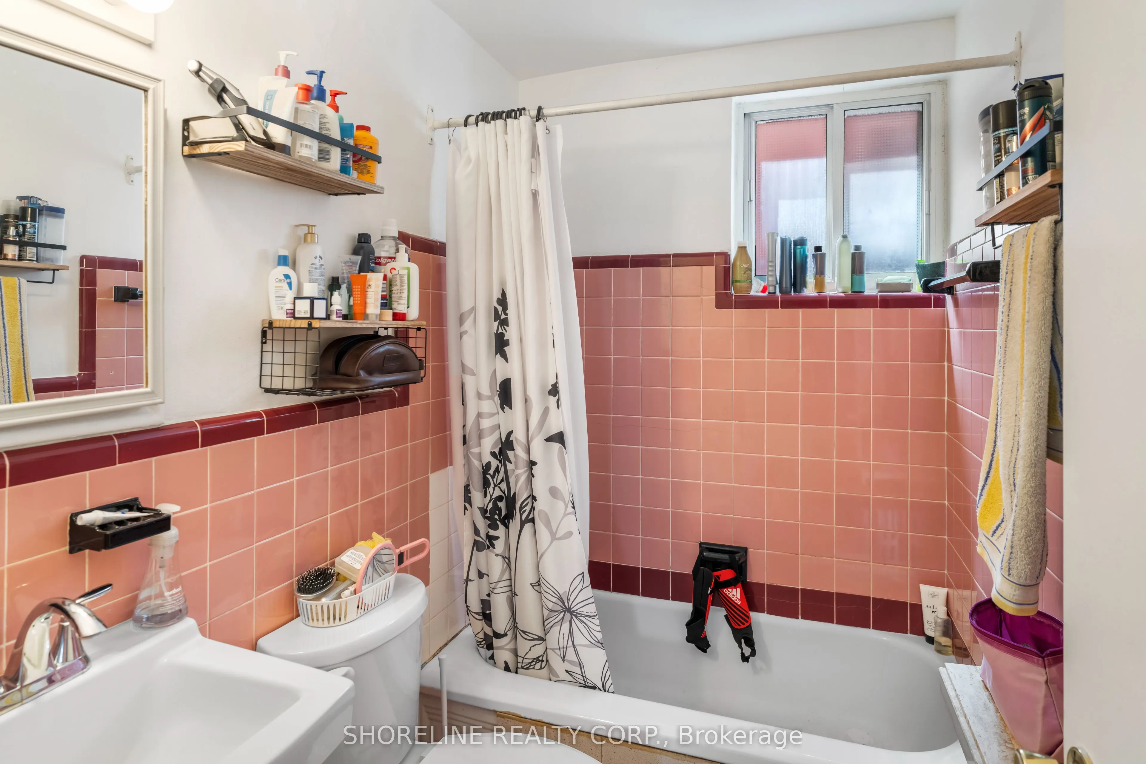 213 Lakeshore Road E, #1