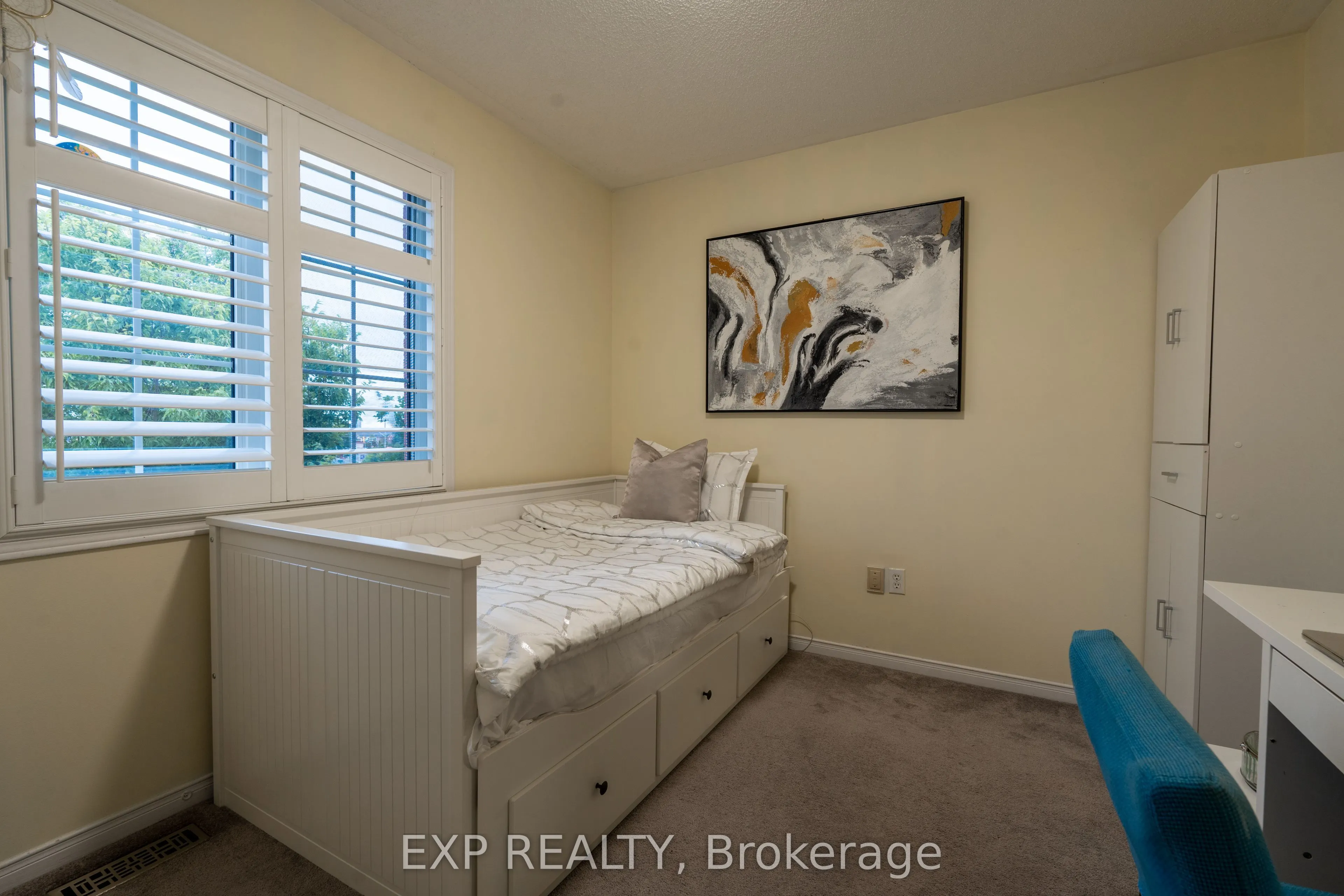 37 Farthingale Crescent