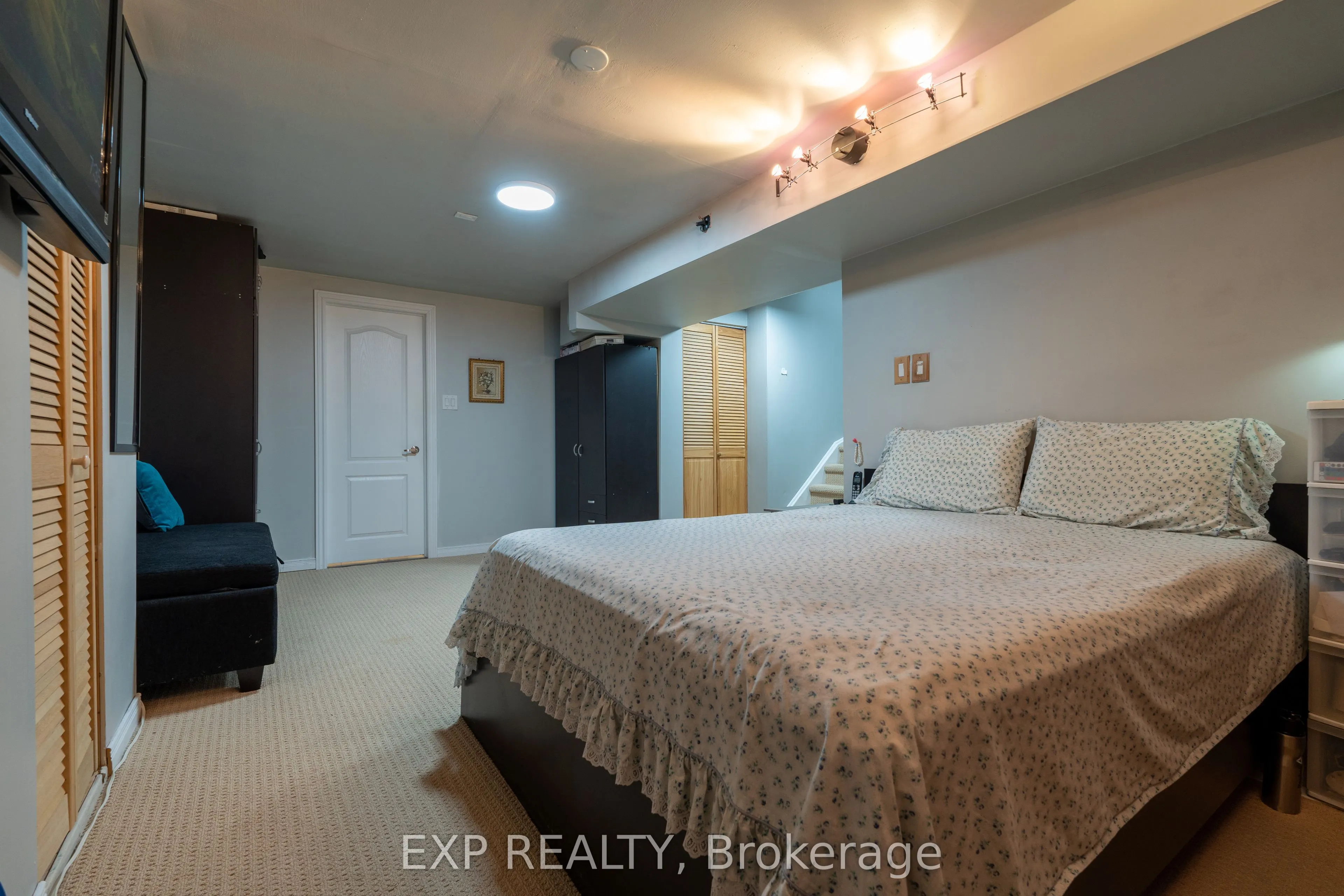 37 Farthingale Crescent