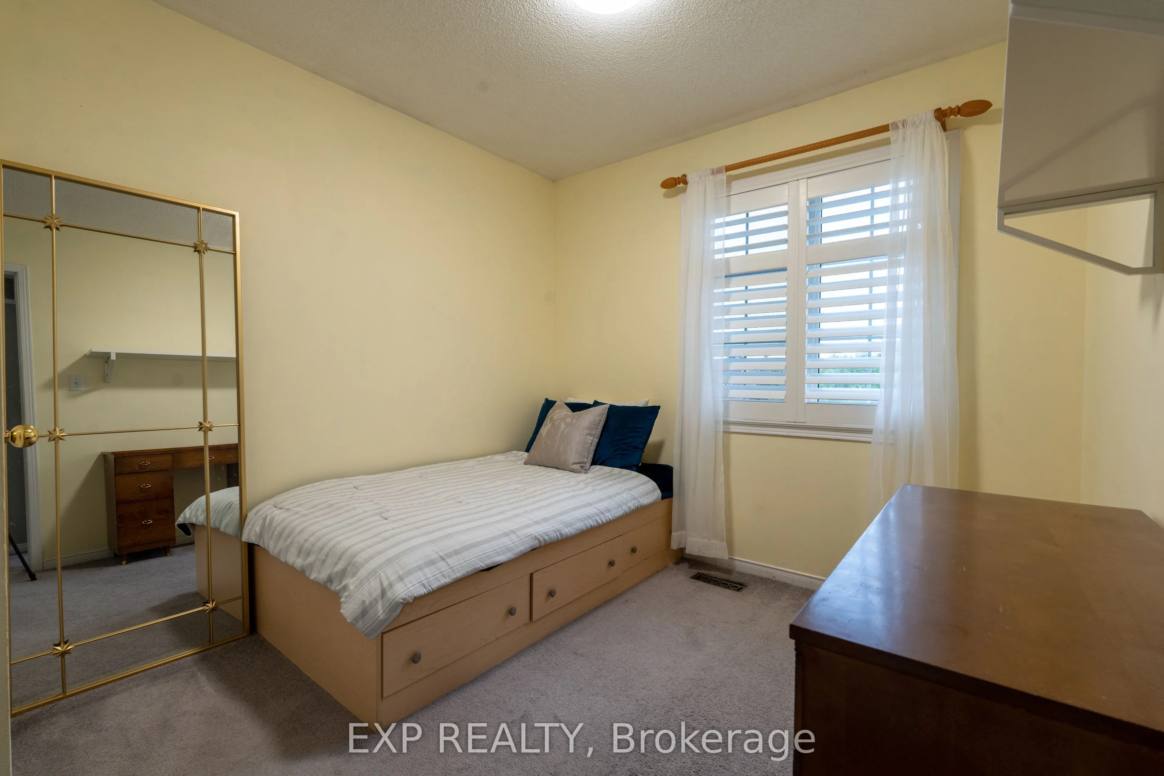 37 Farthingale Crescent