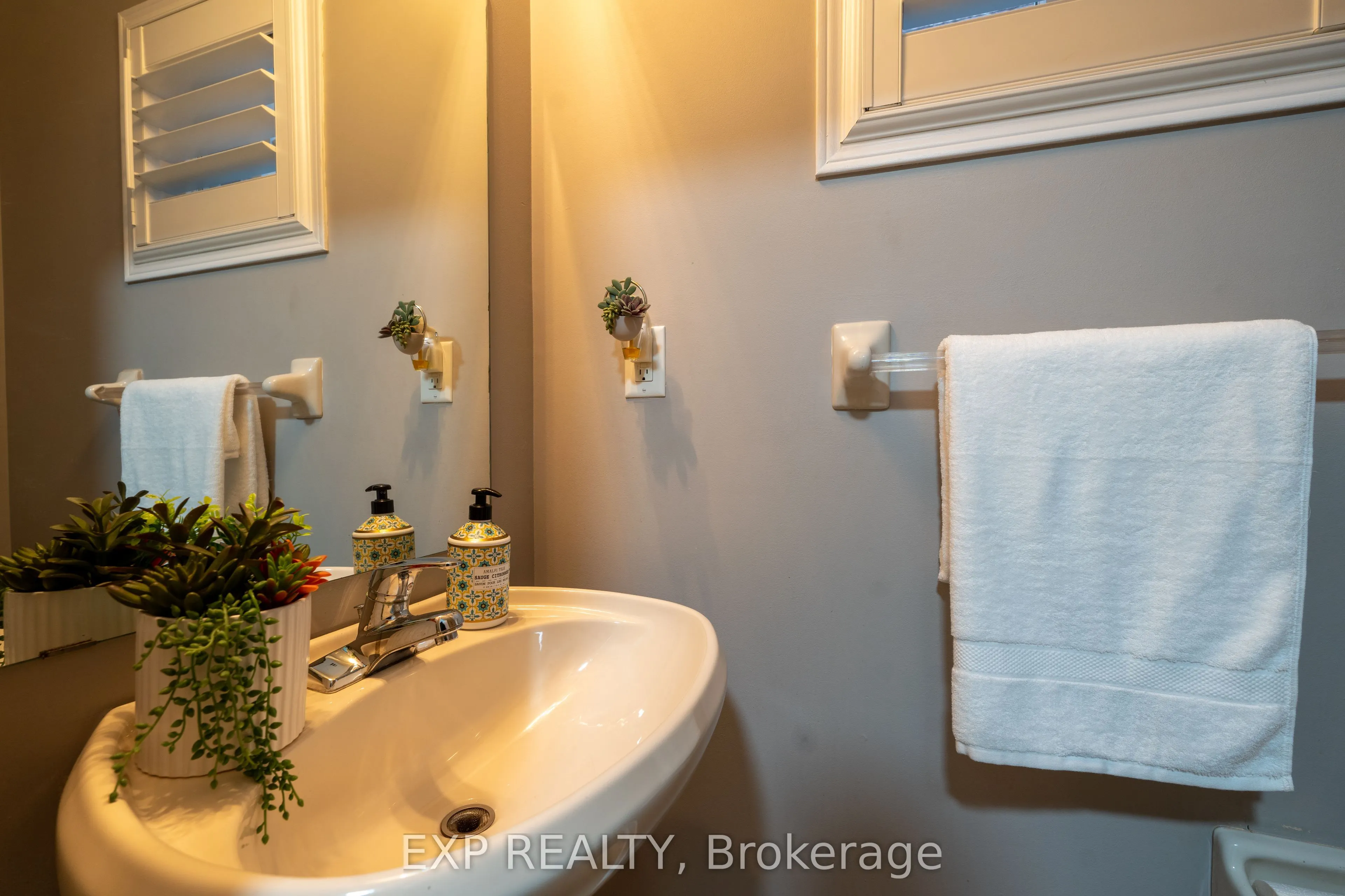 37 Farthingale Crescent