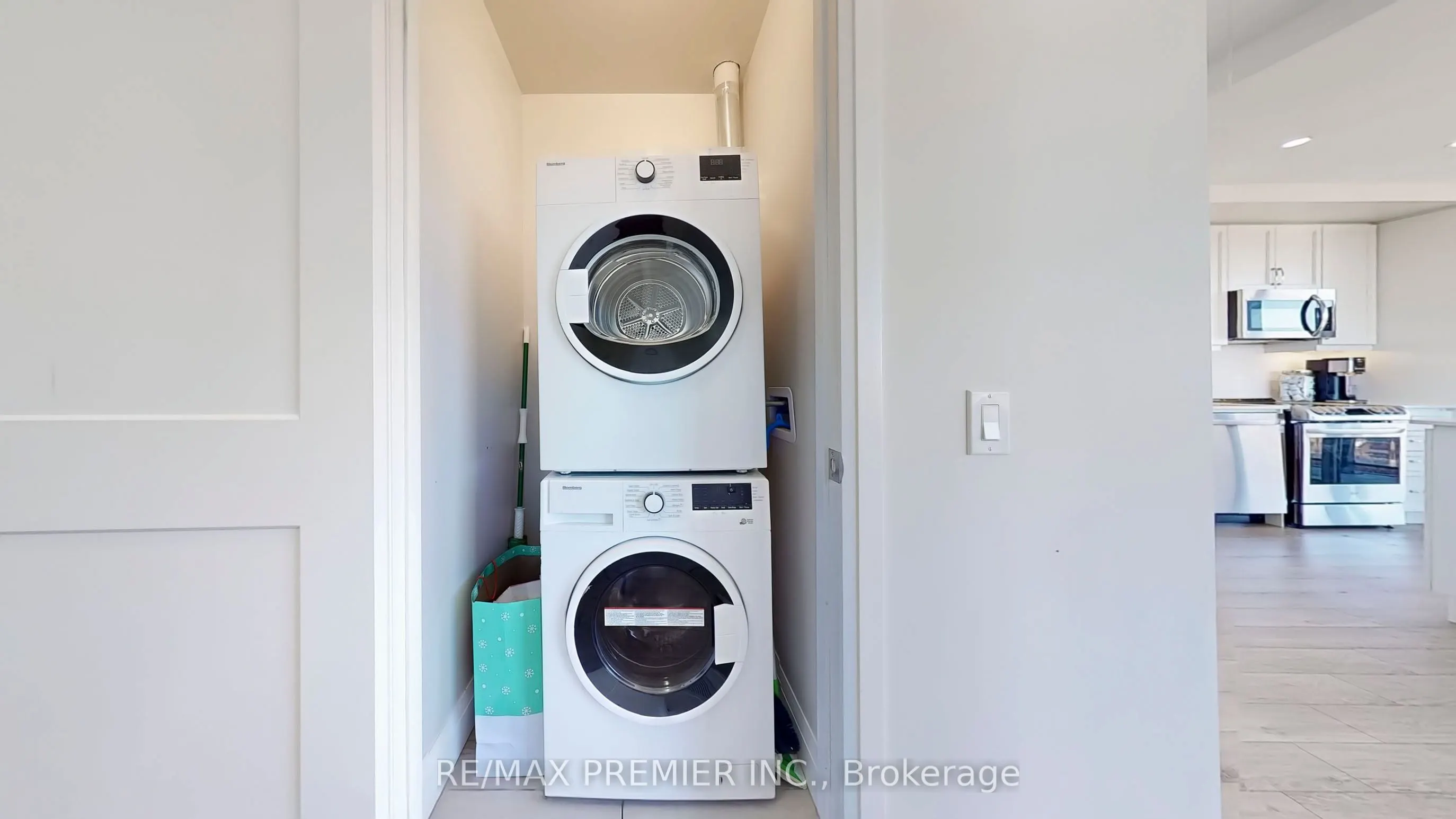 15 Lynch Street, #808