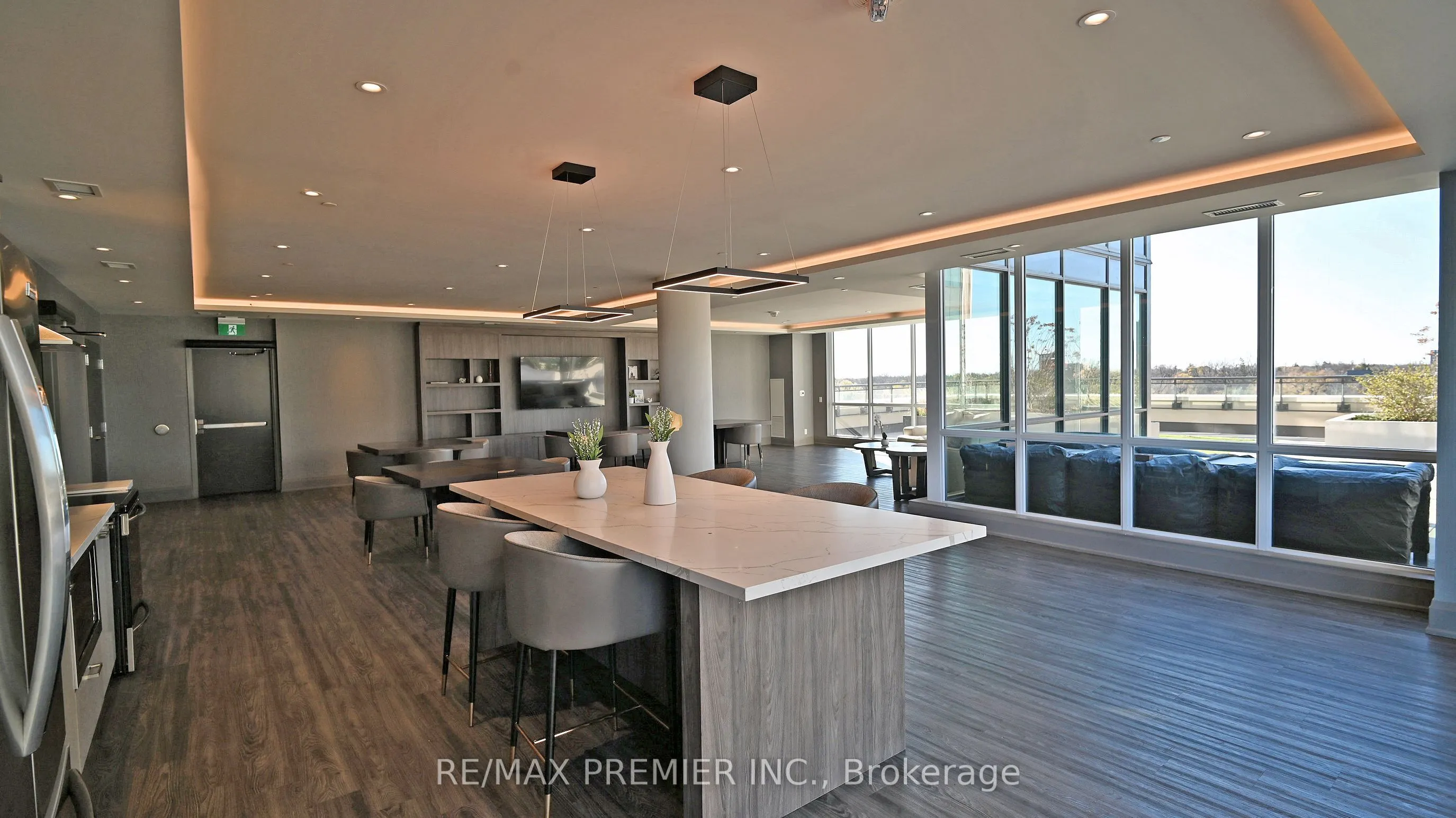 15 Lynch Street, #808