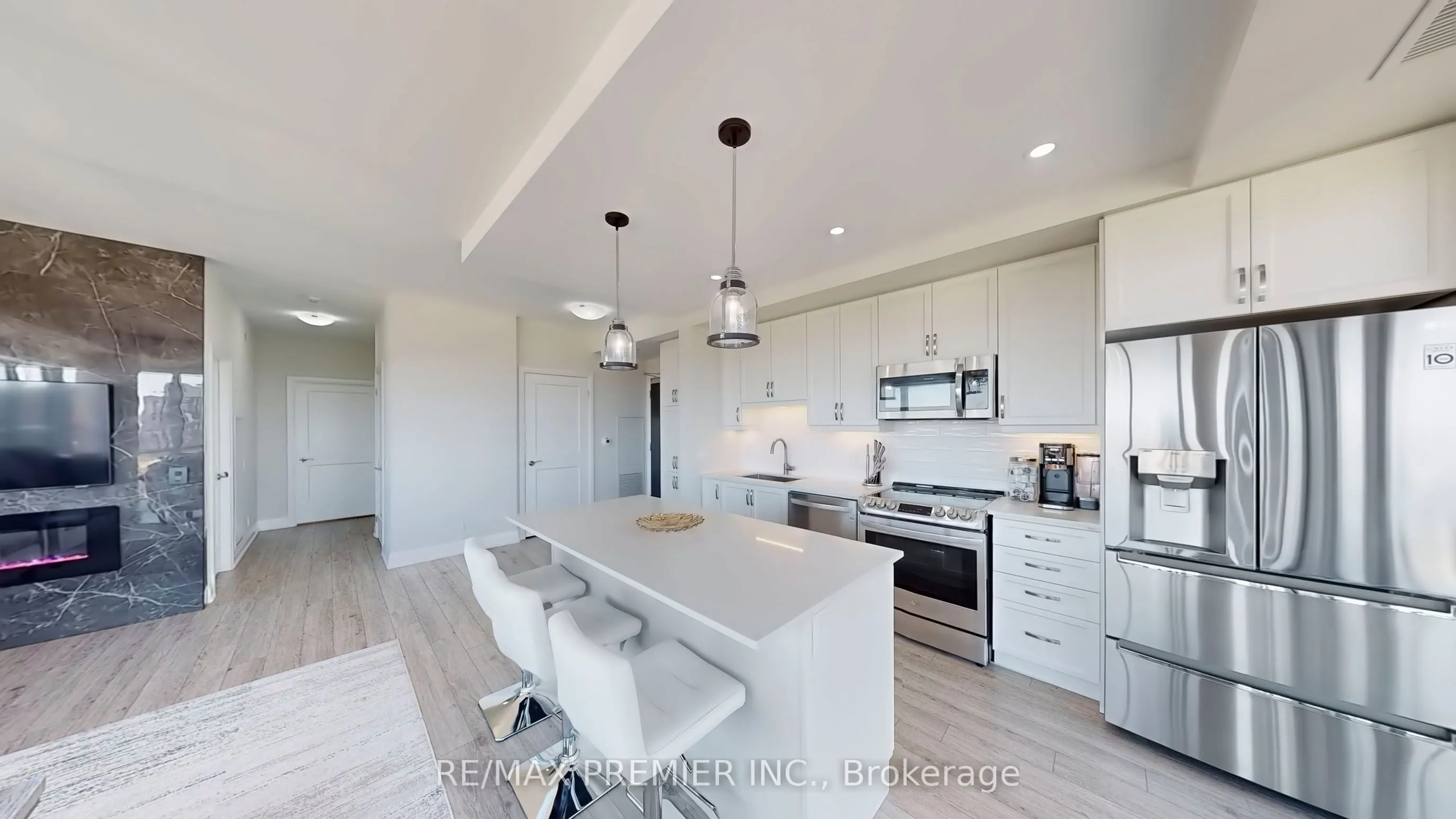 15 Lynch Street, #808