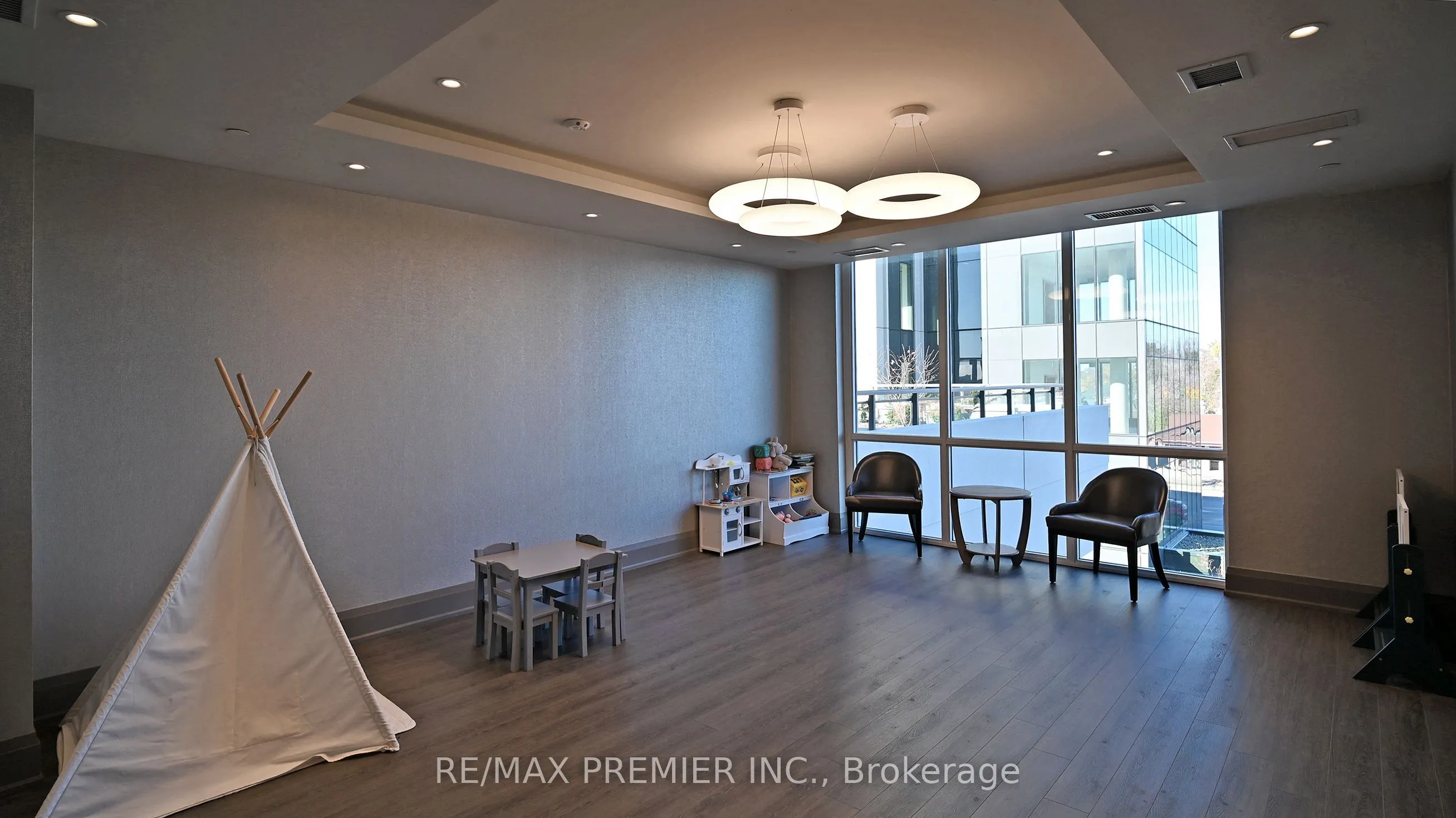 15 Lynch Street, #808