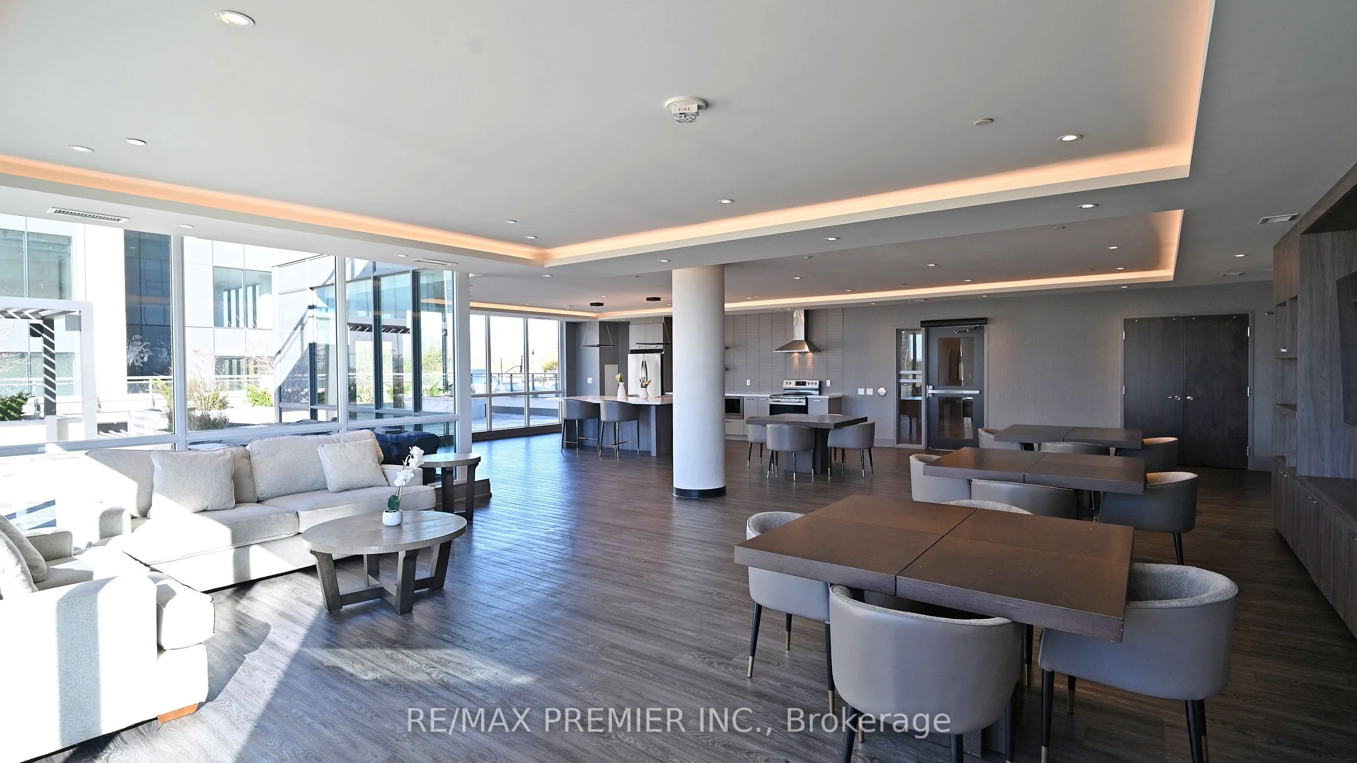 15 Lynch Street, #808