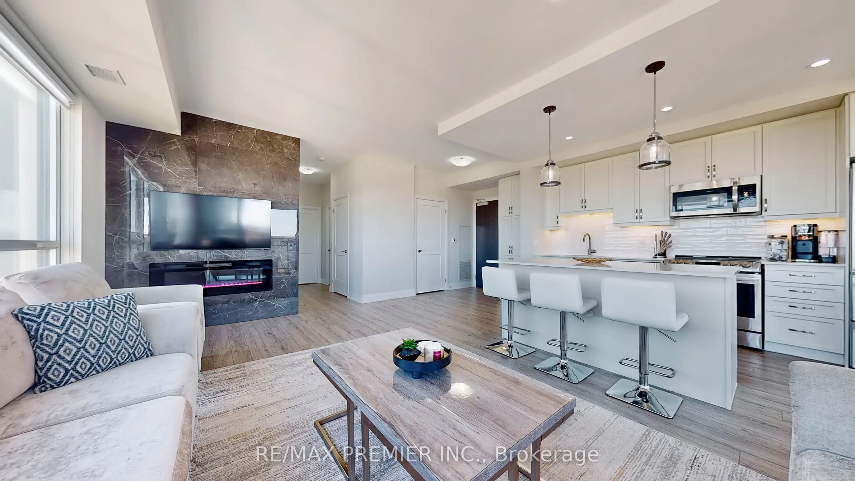 15 Lynch Street, #808