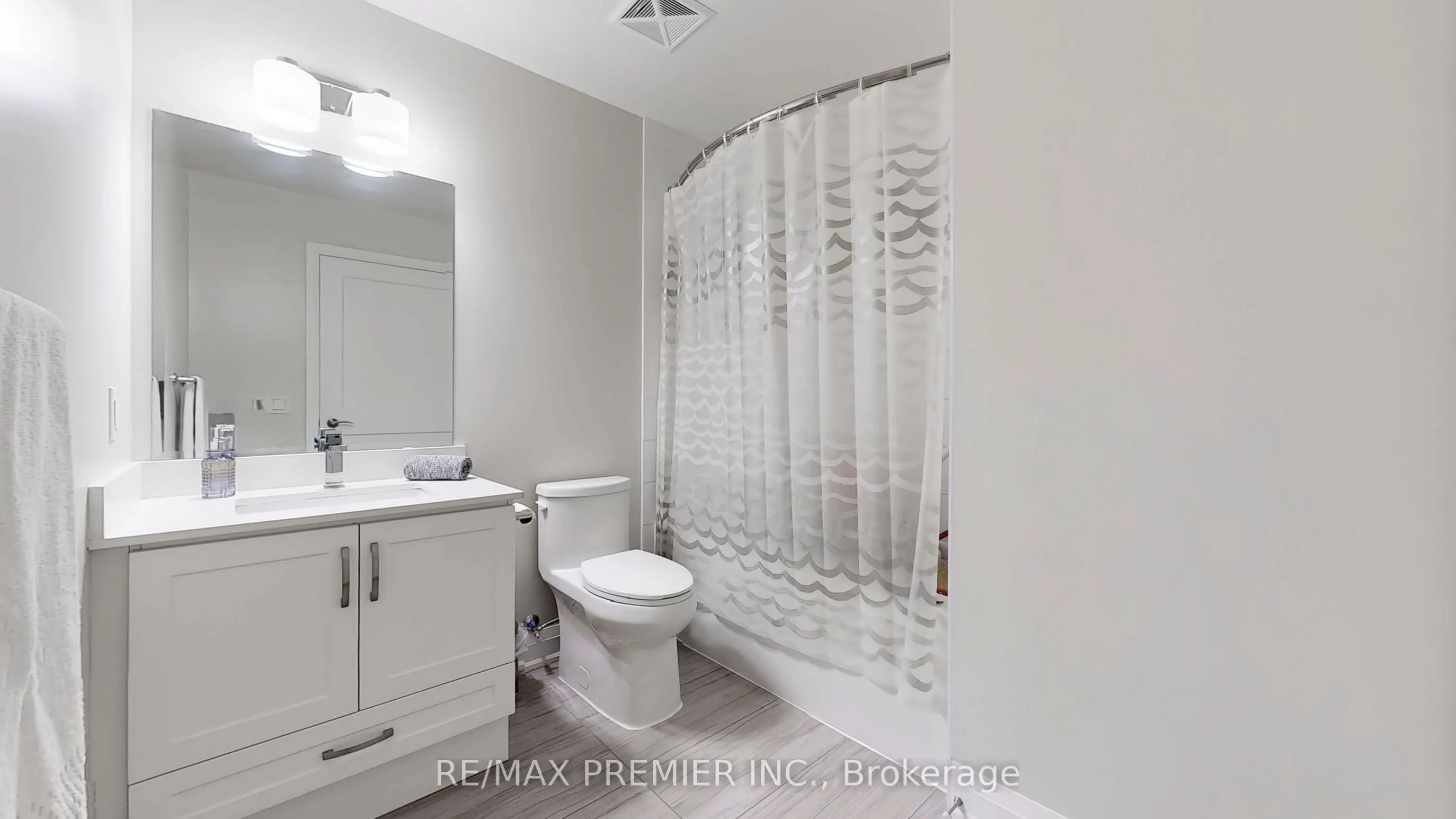 15 Lynch Street, #808