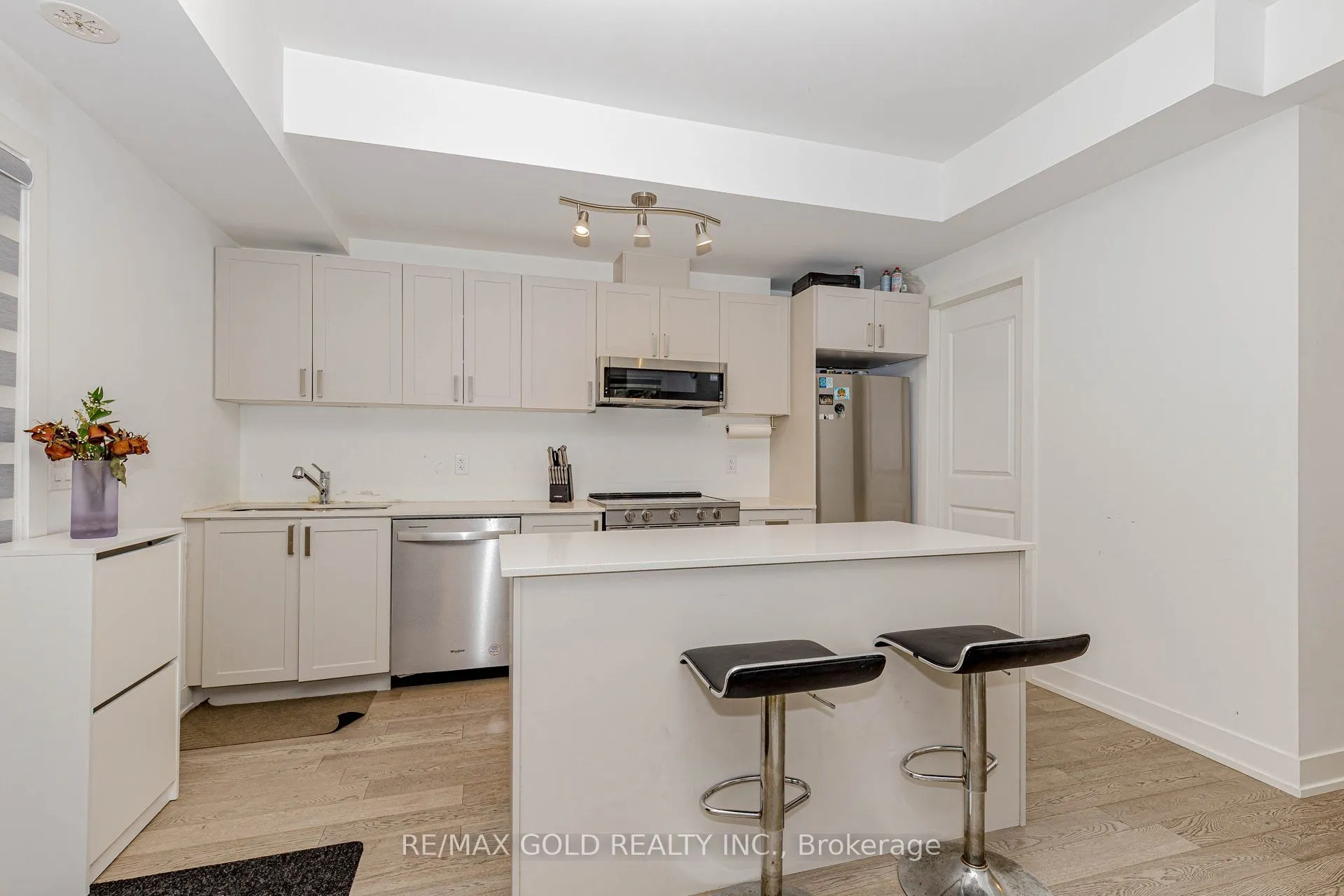 1075 Douglas Mccurdy Comm, #148