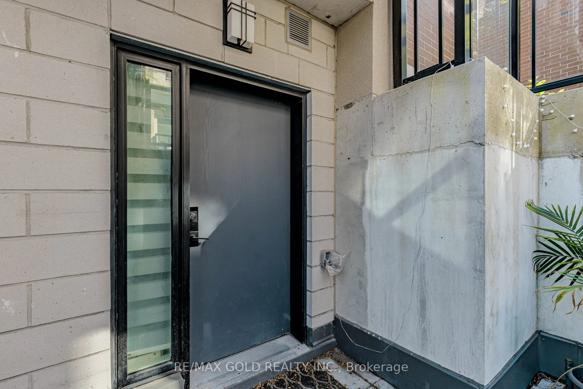 1075 Douglas Mccurdy Comm, #148