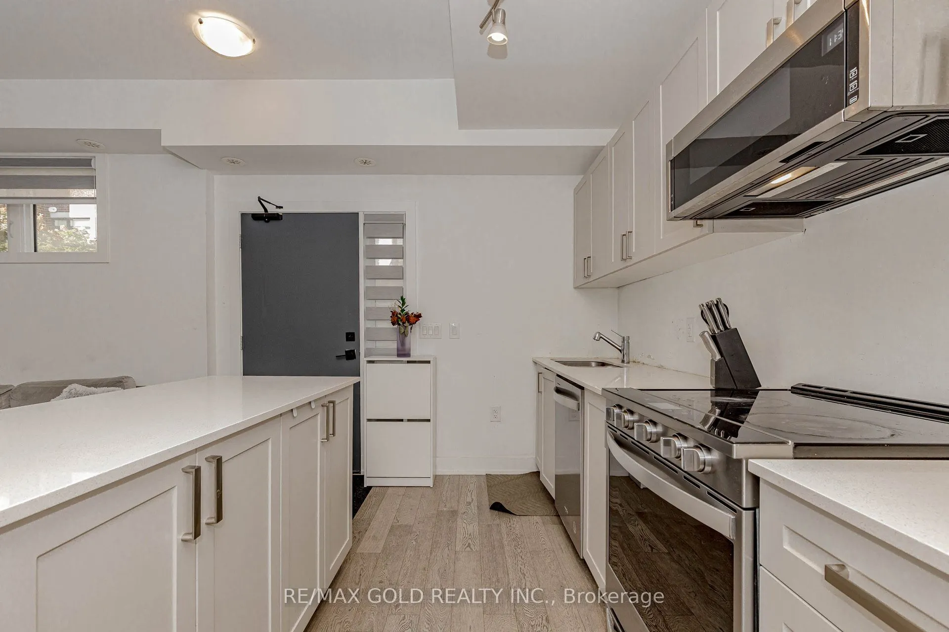 1075 Douglas Mccurdy Comm, #148