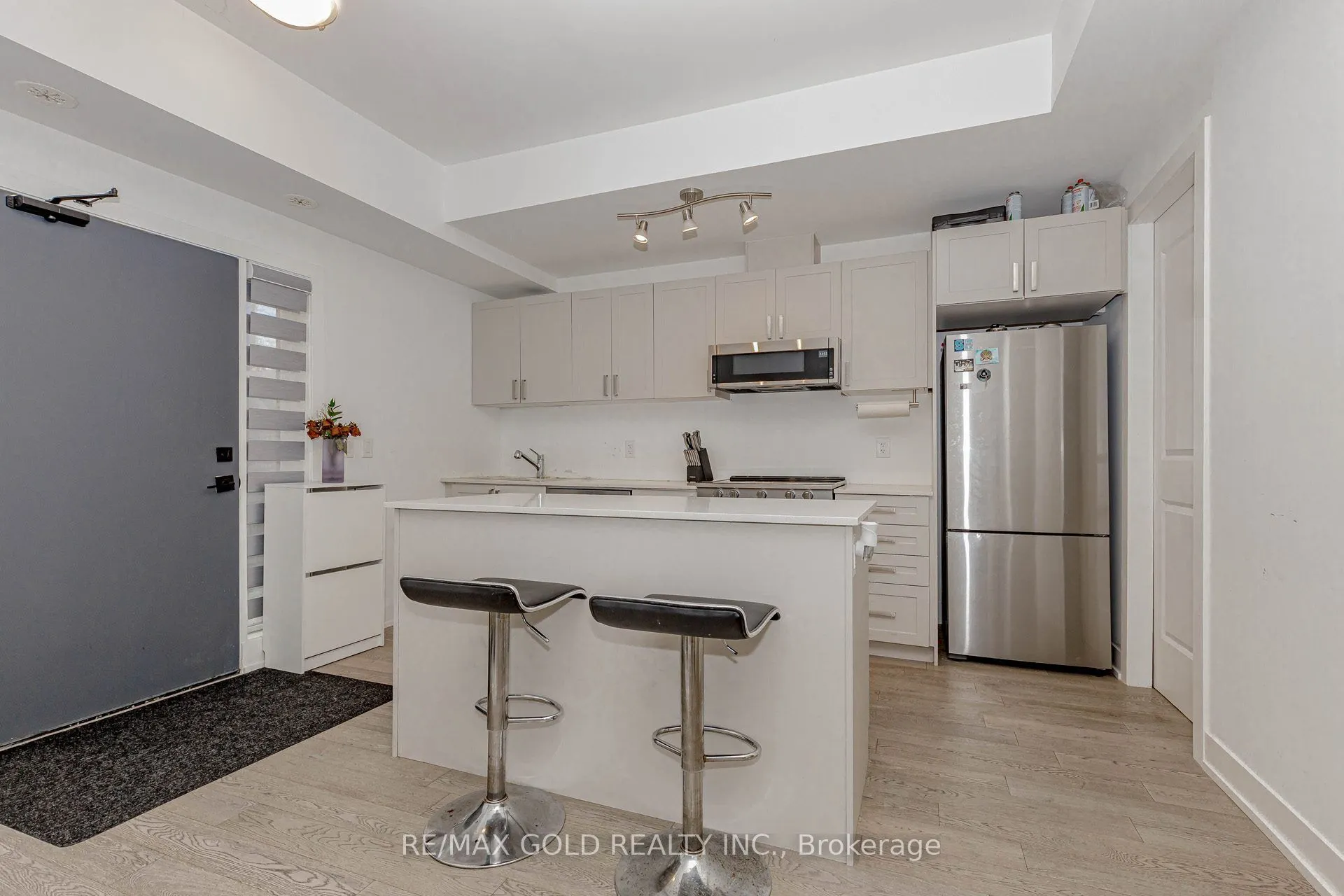 1075 Douglas Mccurdy Comm, #148